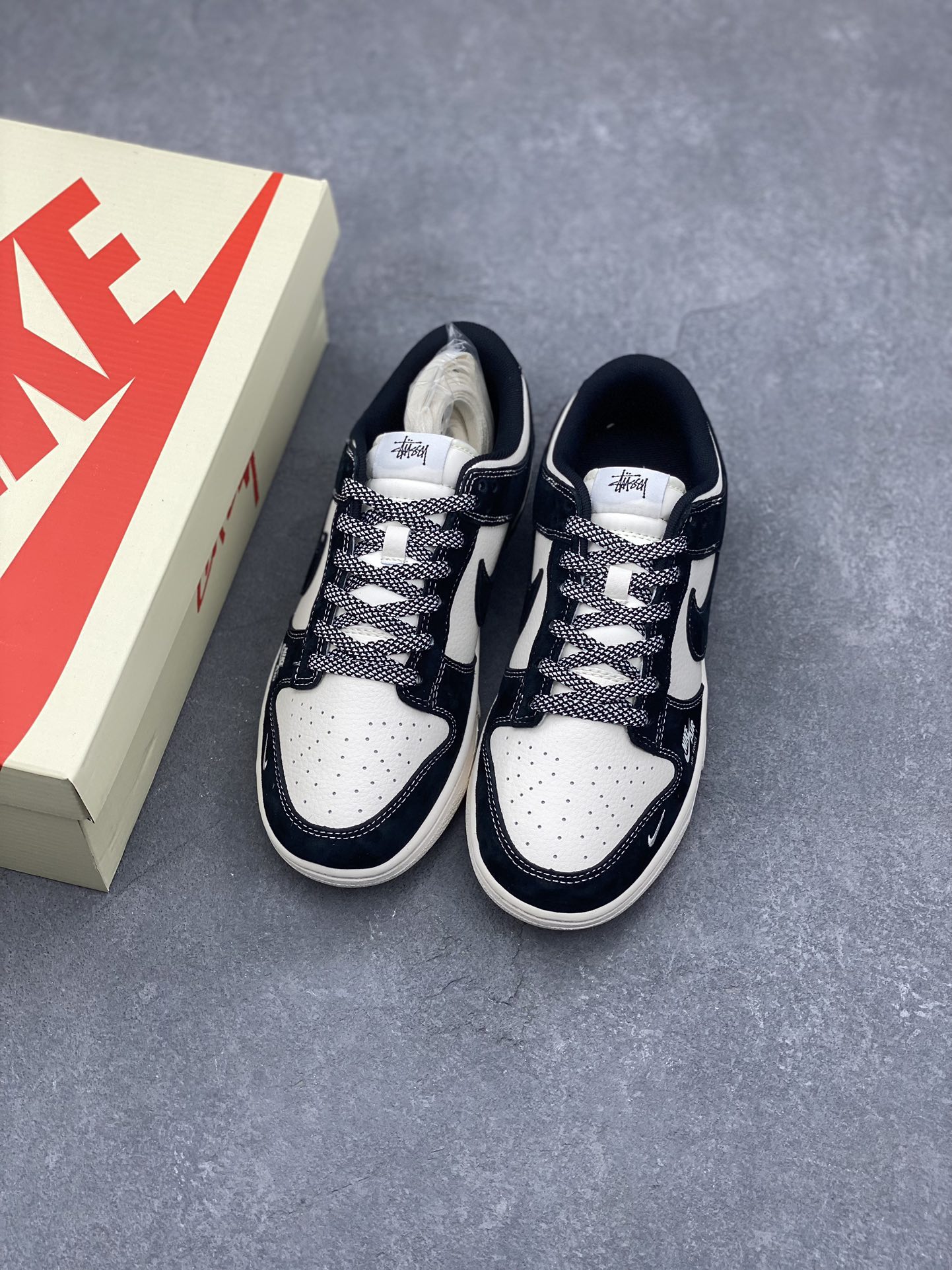 Nike SB Dunk Low Supreme x Stussy Black White Sneakers 9 i1729355575 8980 2