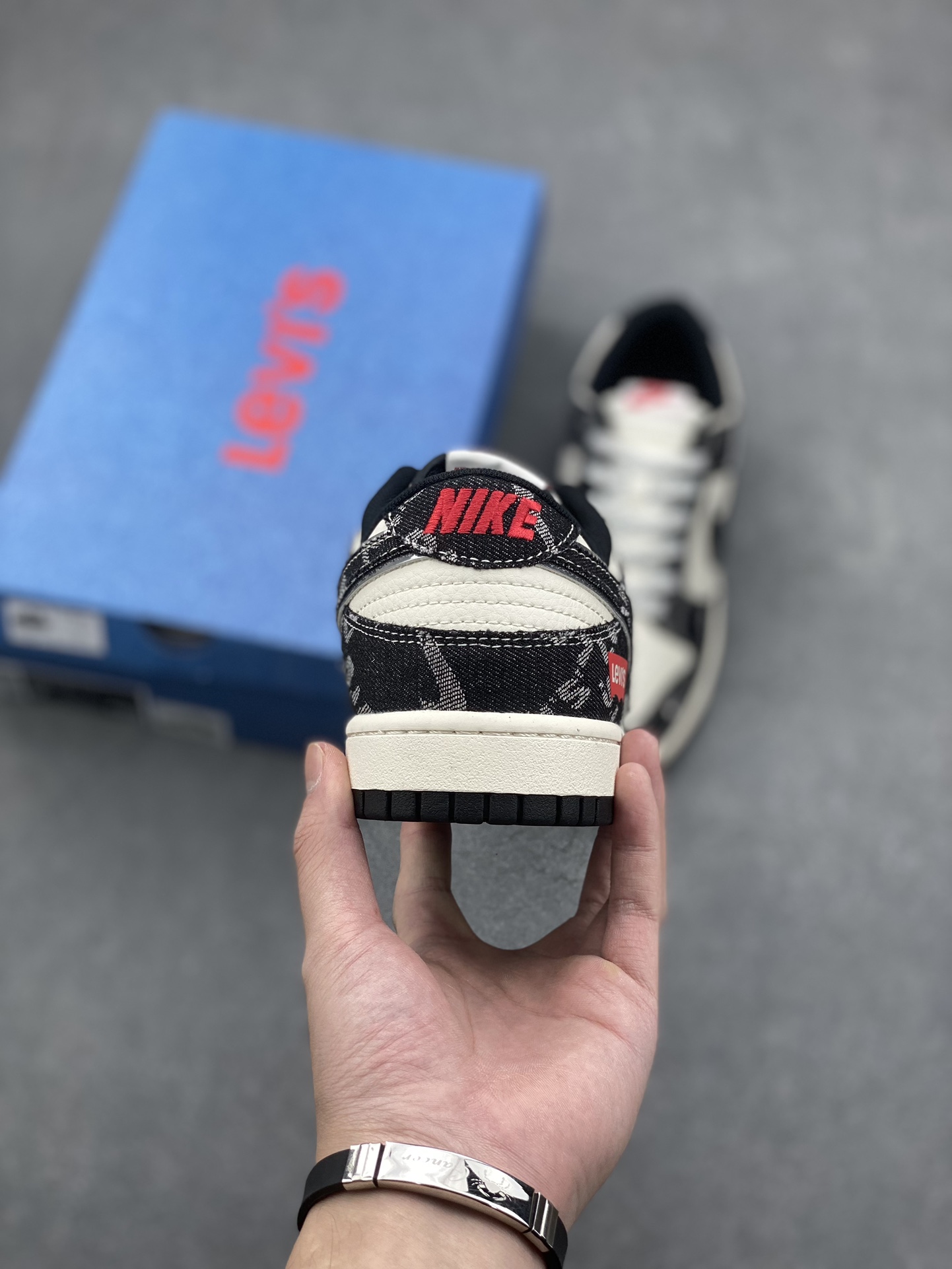 Nike SB Dunk Low Levi's Black Denim Collab Sneakers Custom Casual Shoes 4 i1729455353 5634 0