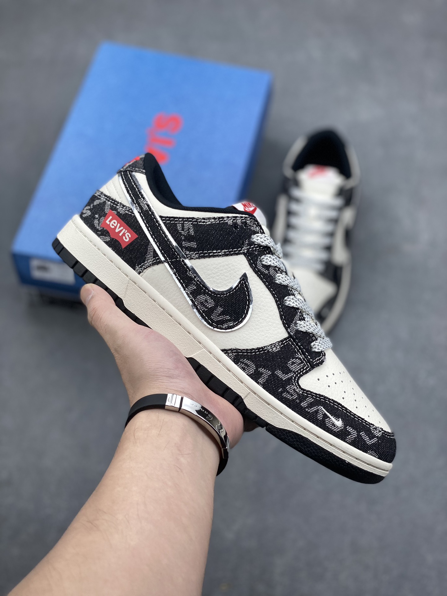 Nike SB Dunk Low Levi's Black Denim Collab Sneakers Custom Casual Shoes 1 i1729455353 8691 3