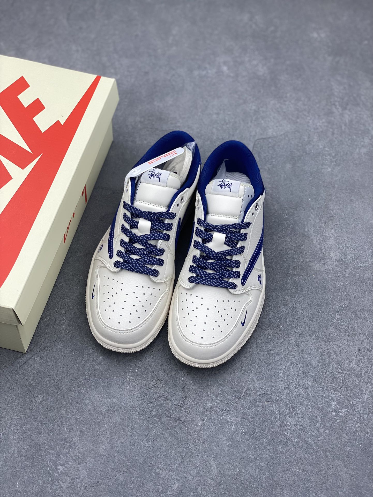Travis Scott x Fragment Design x Jordan Air Jordan 1 Low OG SP 8 i1729630865 1333 2