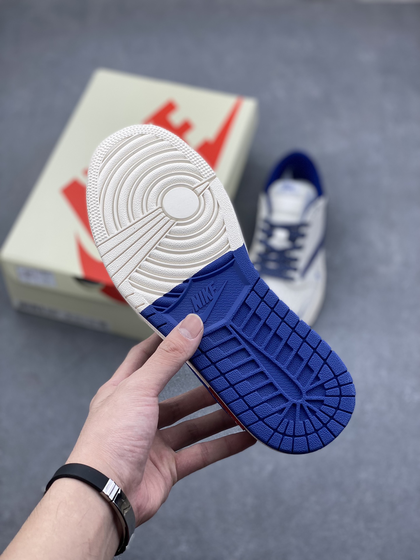 Travis Scott x Fragment Design x Jordan Air Jordan 1 Low OG SP 6 i1729630865 175 5