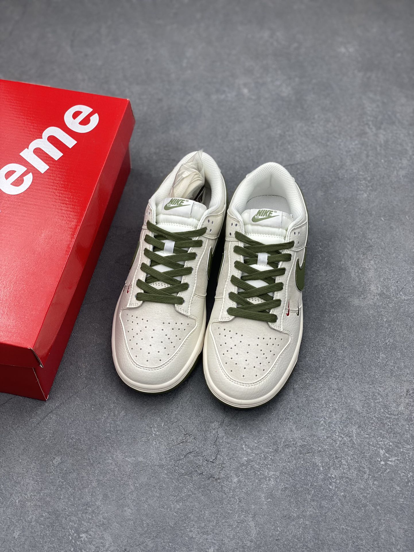 Nike SB Dunk Low Supreme Double Swoosh Sneakers - Deep Green Custom Edition 8 i1729631751 1363 6
