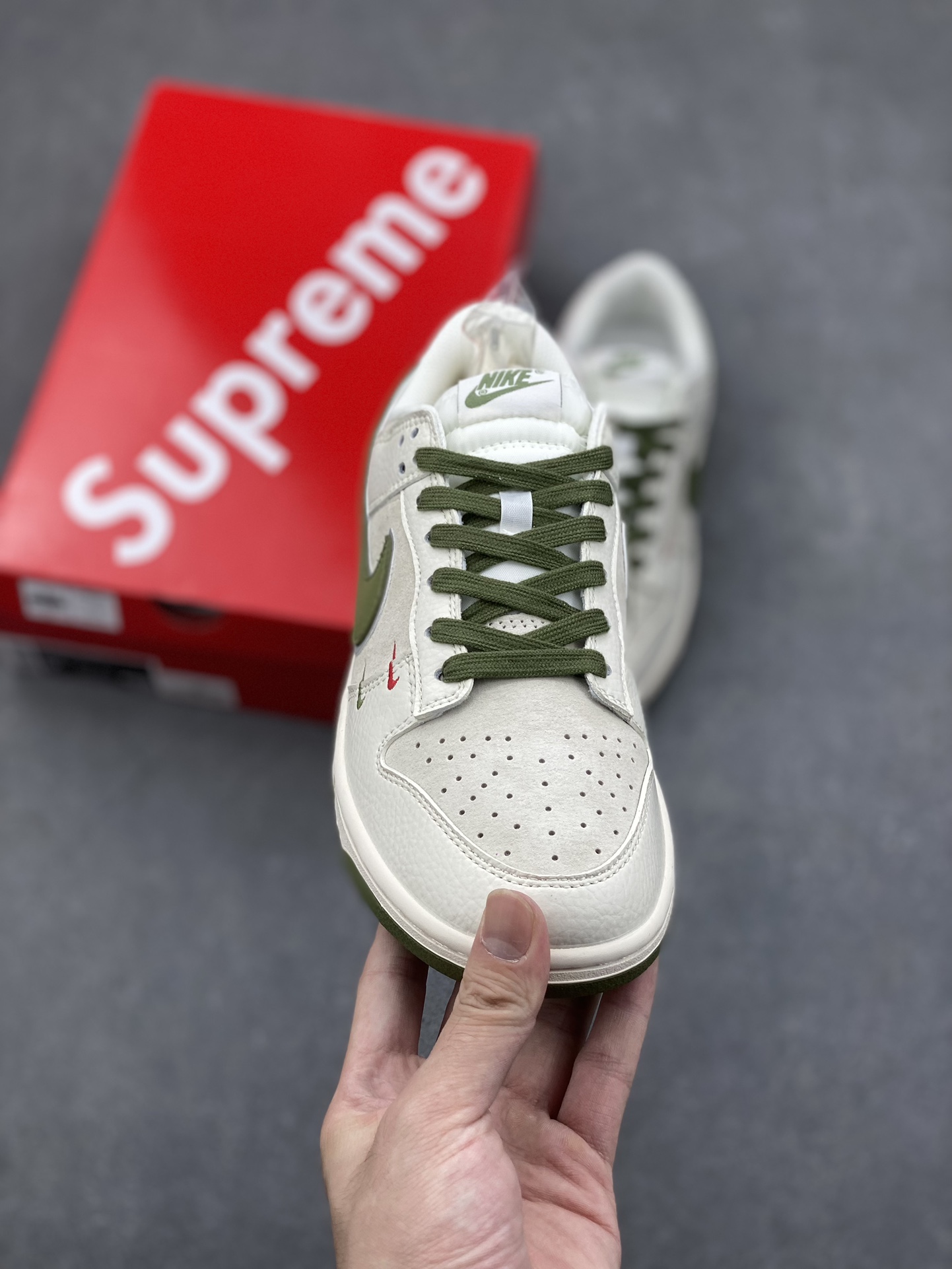 Nike SB Dunk Low Supreme Double Swoosh Sneakers - Deep Green Custom Edition 2 i1729631751 1624 4