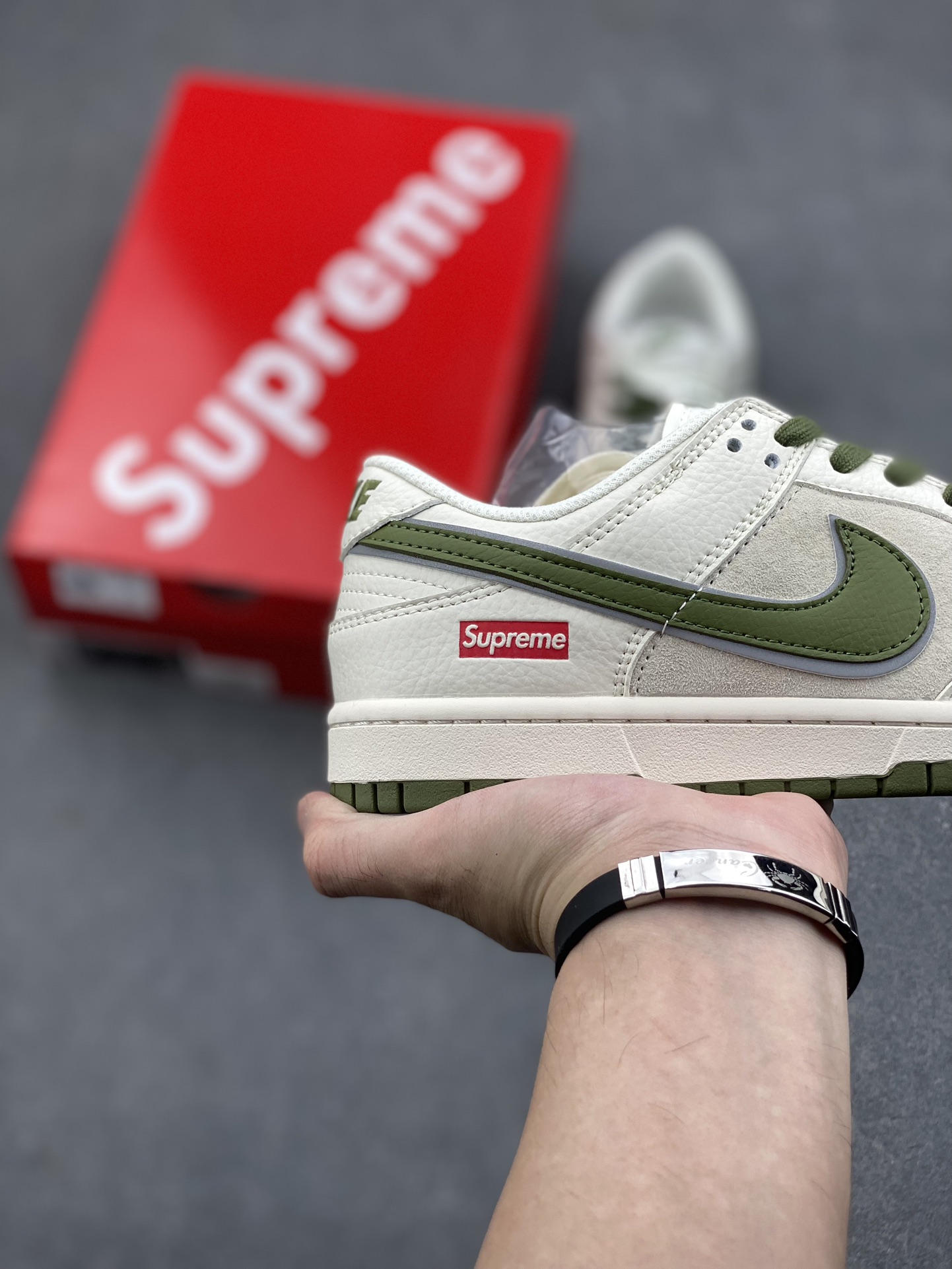 Nike SB Dunk Low Supreme Double Swoosh Sneakers - Deep Green Custom Edition 5 i1729631751 5368 3
