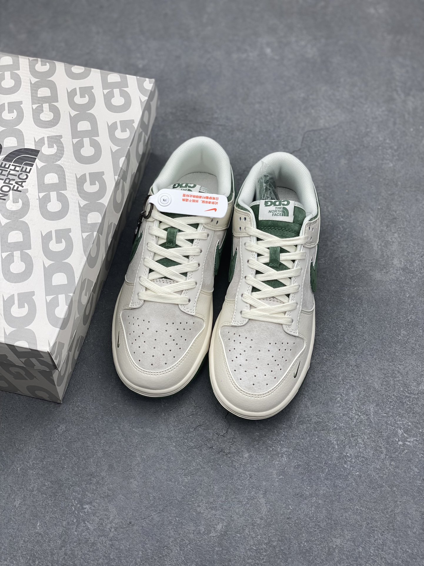 Nike SB Dunk Low The North Face Custom Casual Sneakers - Limited Edition 9 i1729700861 2706 7