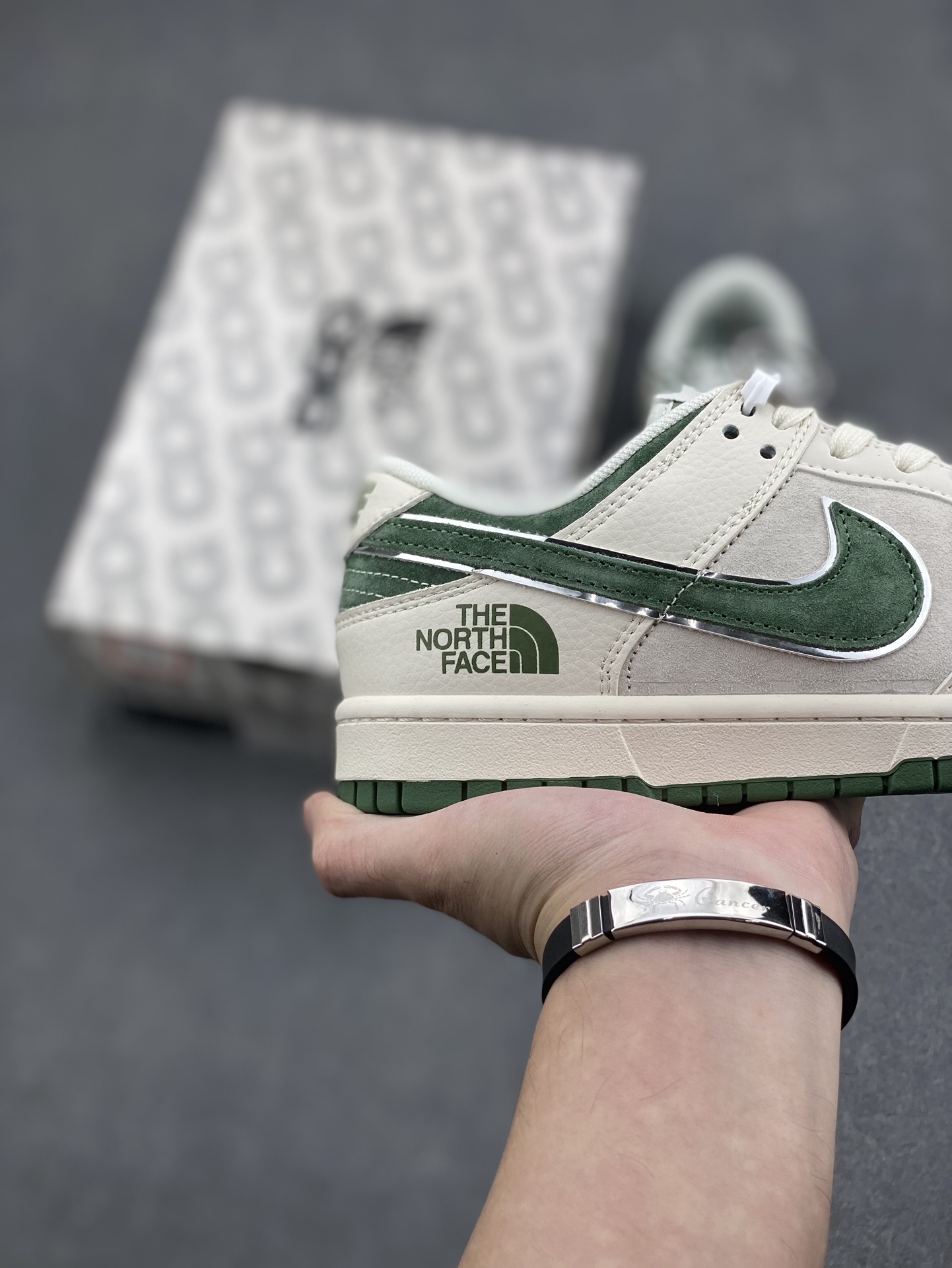 Nike SB Dunk Low The North Face Custom Casual Sneakers - Limited Edition 6 i1729700861 3294 3