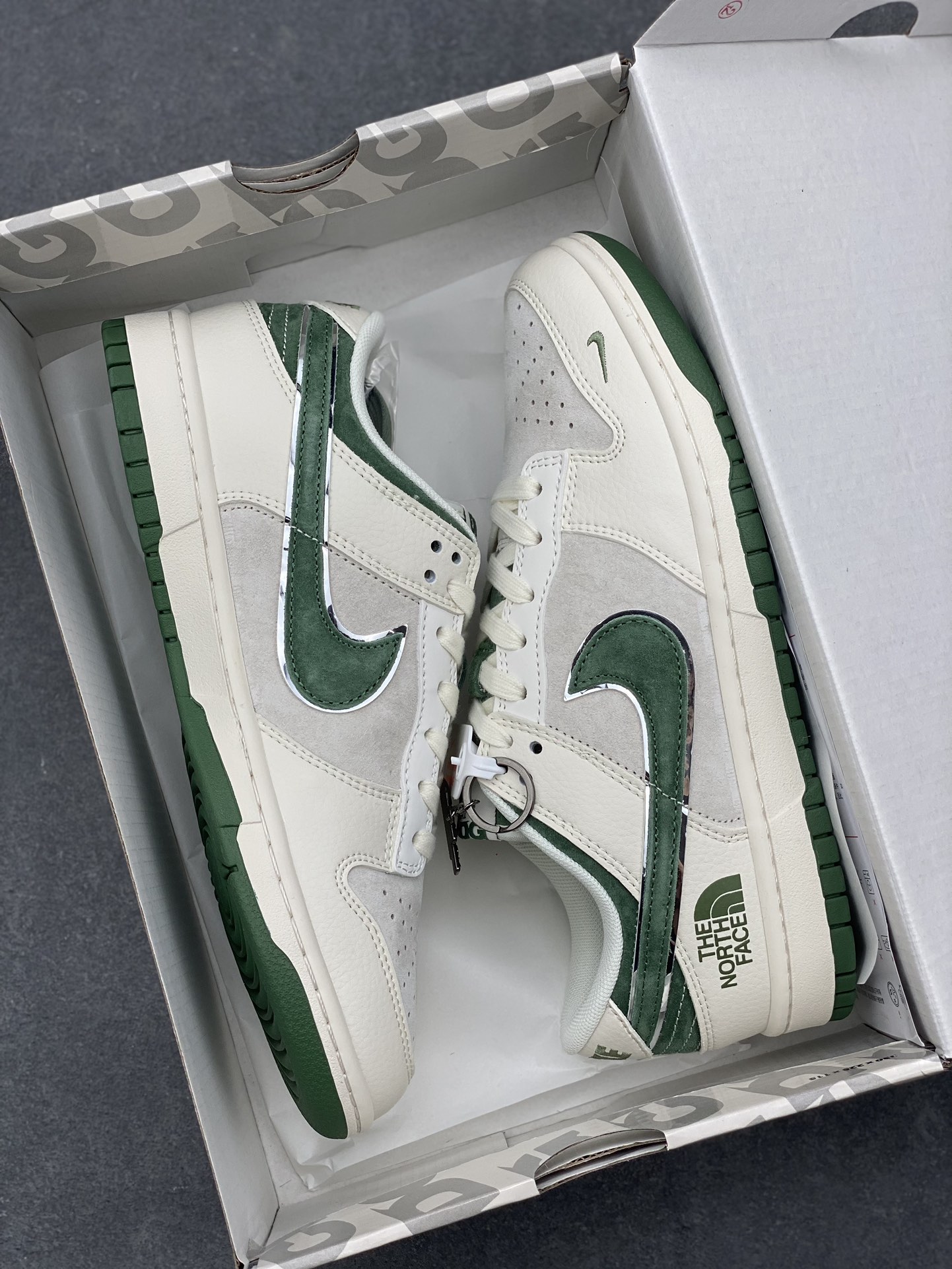 Nike SB Dunk Low The North Face Custom Casual Sneakers - Limited Edition 10 i1729700861 4007 1