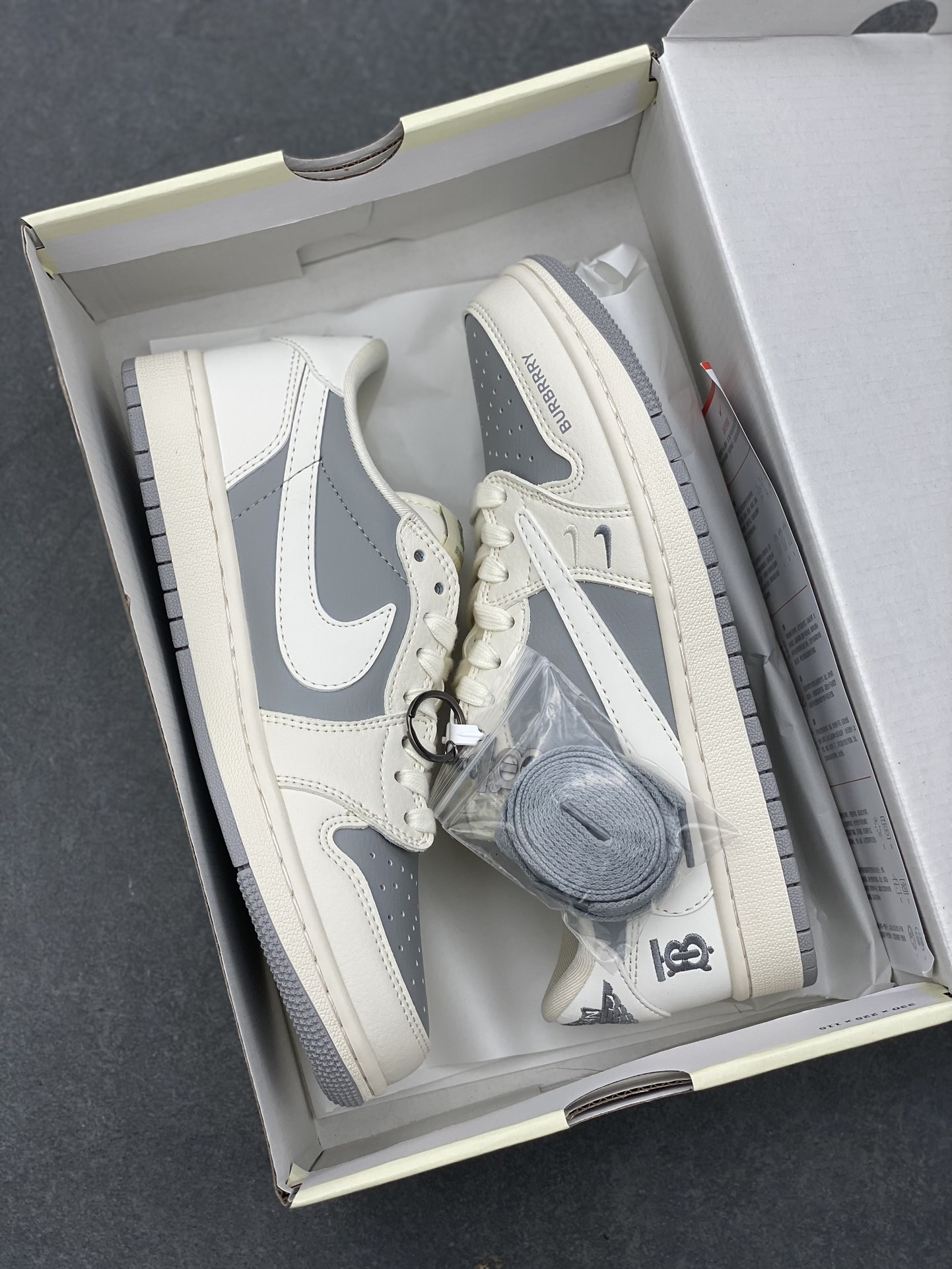 Travis Scott x Fragment Design x Jordan Air Jordan 1 Low OG SP 9 i1729701455 1490 3