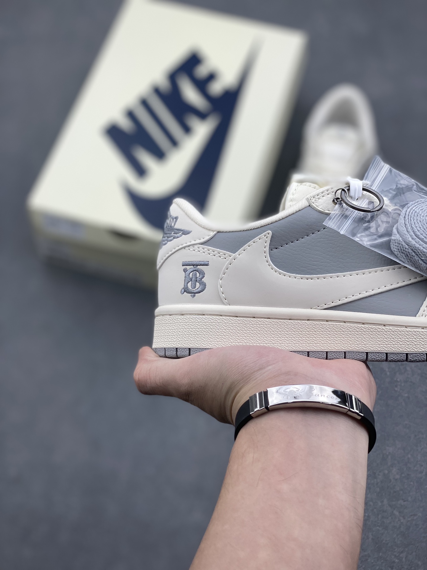 Travis Scott x Fragment Design x Jordan Air Jordan 1 Low OG SP 5 i1729701455 2672 6