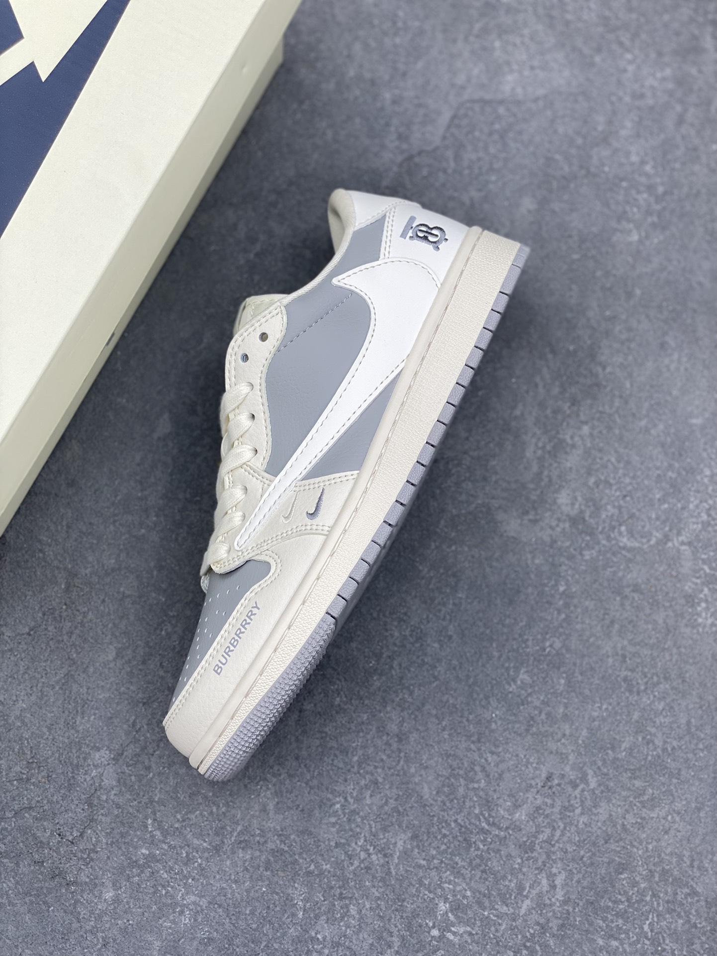 Travis Scott x Fragment Design x Jordan Air Jordan 1 Low OG SP 7 i1729701455 610 2