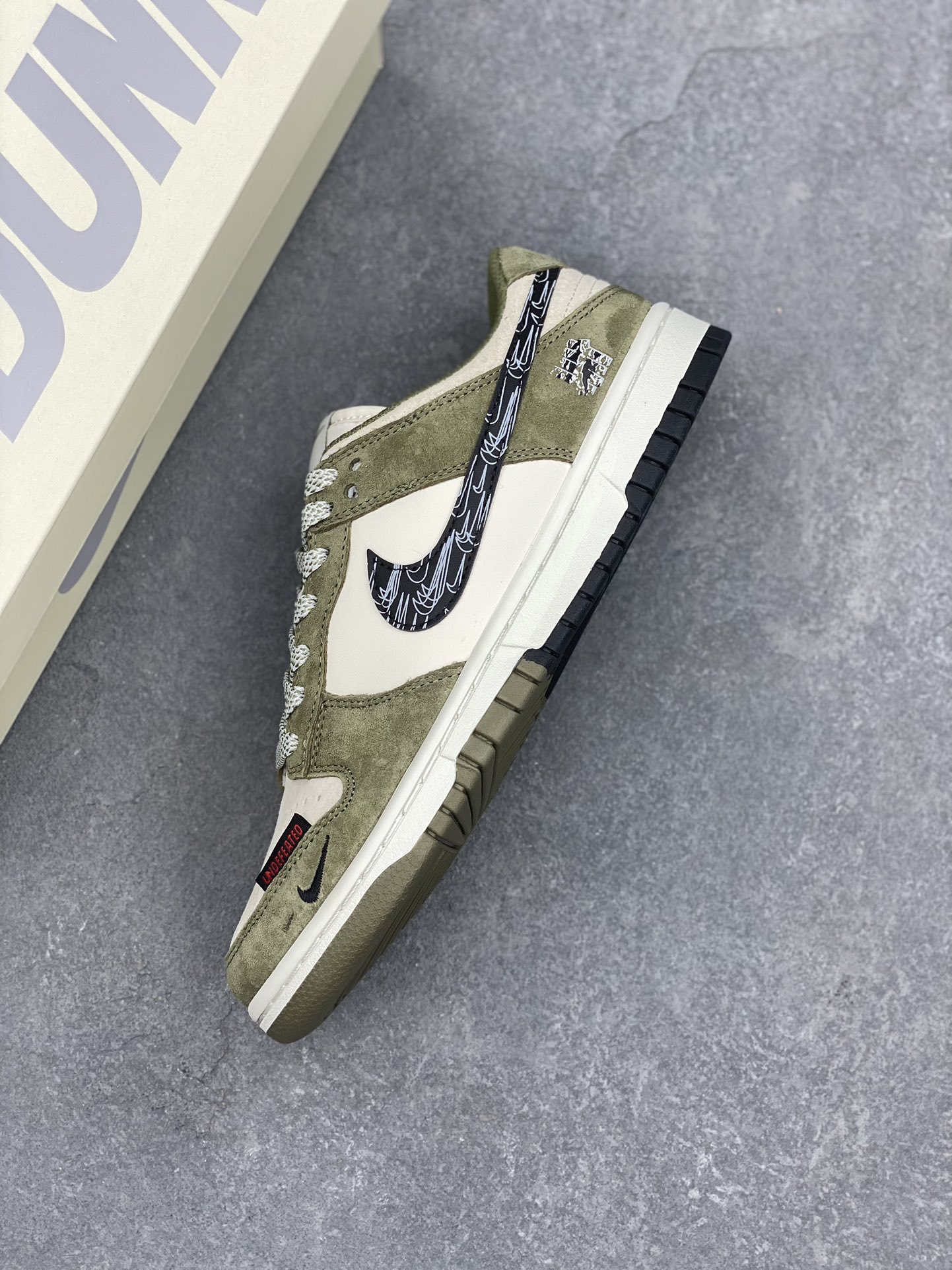 Nike SB Dunk Low UN Phantom Green Black – Premium Custom Sneakers 7 i1729813632 5008 2