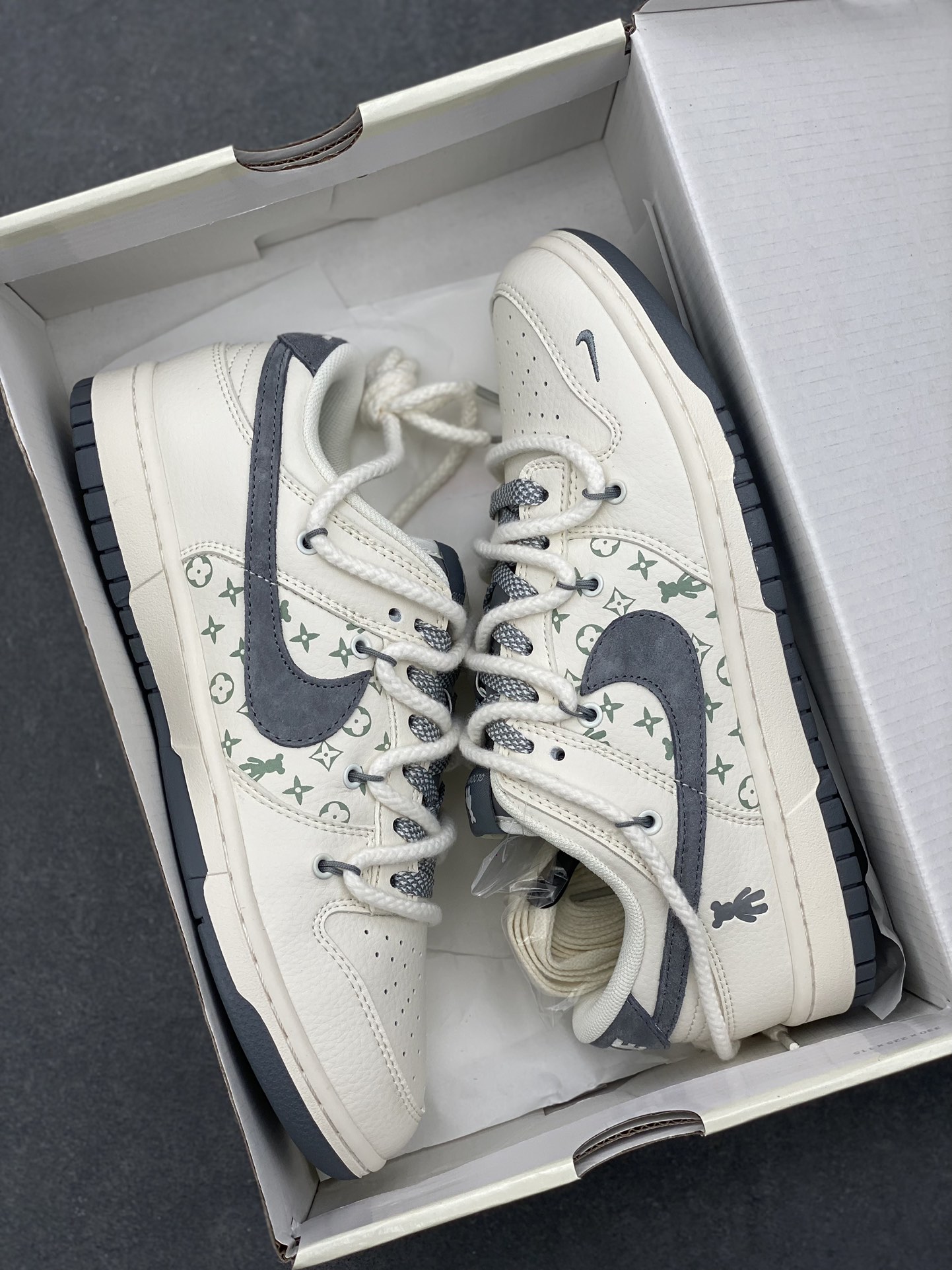 Nike SB Dunk Low 'Grayscale Teddy Bear' Casual Skateboarding Shoes 9 i1729813996 1575 8