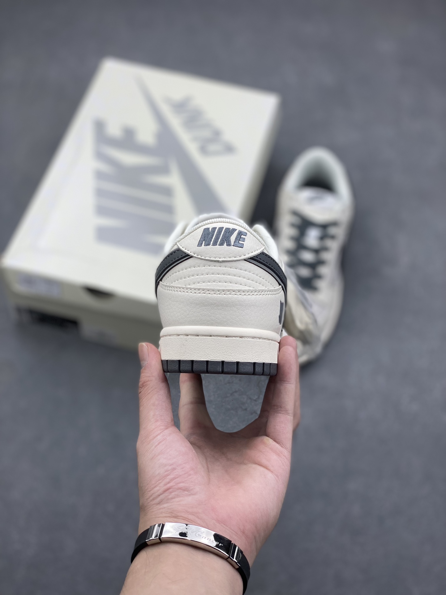 Nike SB Dunk Low Undefeated Collaboration Anniversary Edition Sneakers 5 i1729873753 5136 4