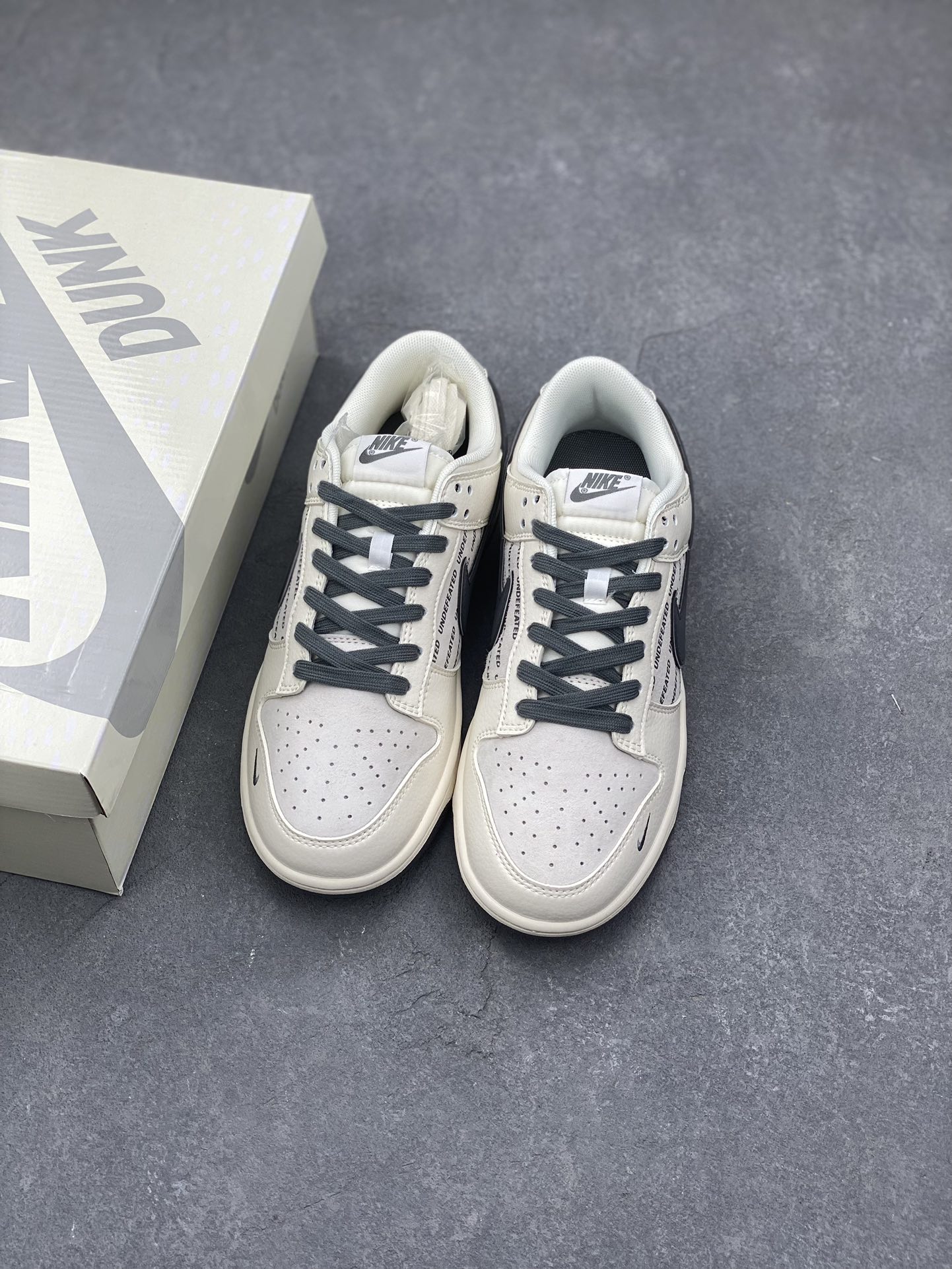 Nike SB Dunk Low Undefeated Collaboration Anniversary Edition Sneakers 9 i1729873754 7878 7