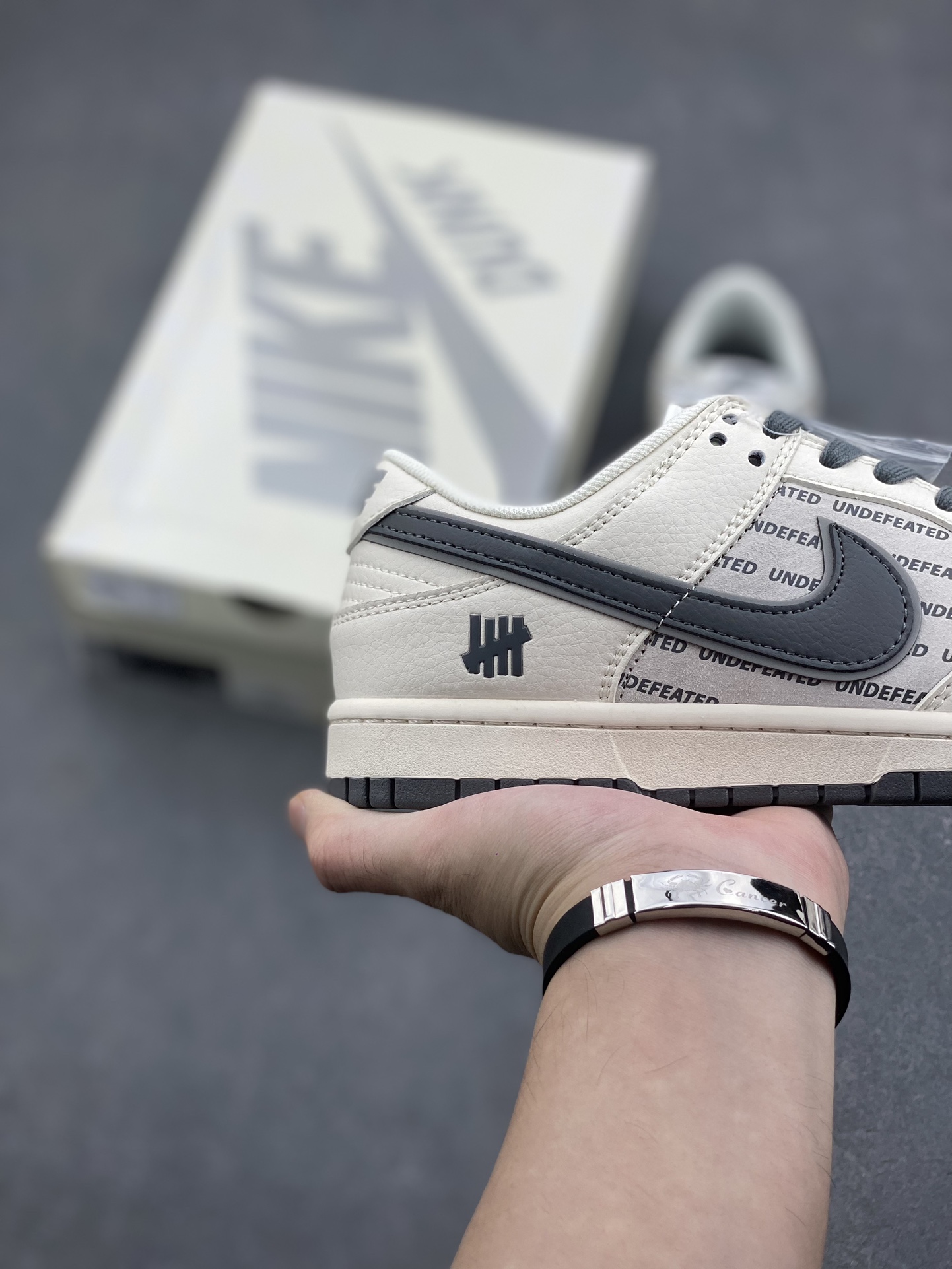Nike SB Dunk Low Undefeated Collaboration Anniversary Edition Sneakers 6 i1729873766 7945 0