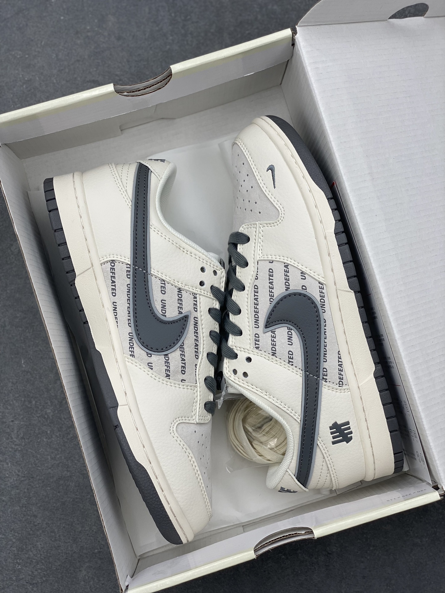 Nike SB Dunk Low Undefeated Collaboration Anniversary Edition Sneakers 10 i1729873767 4431 0