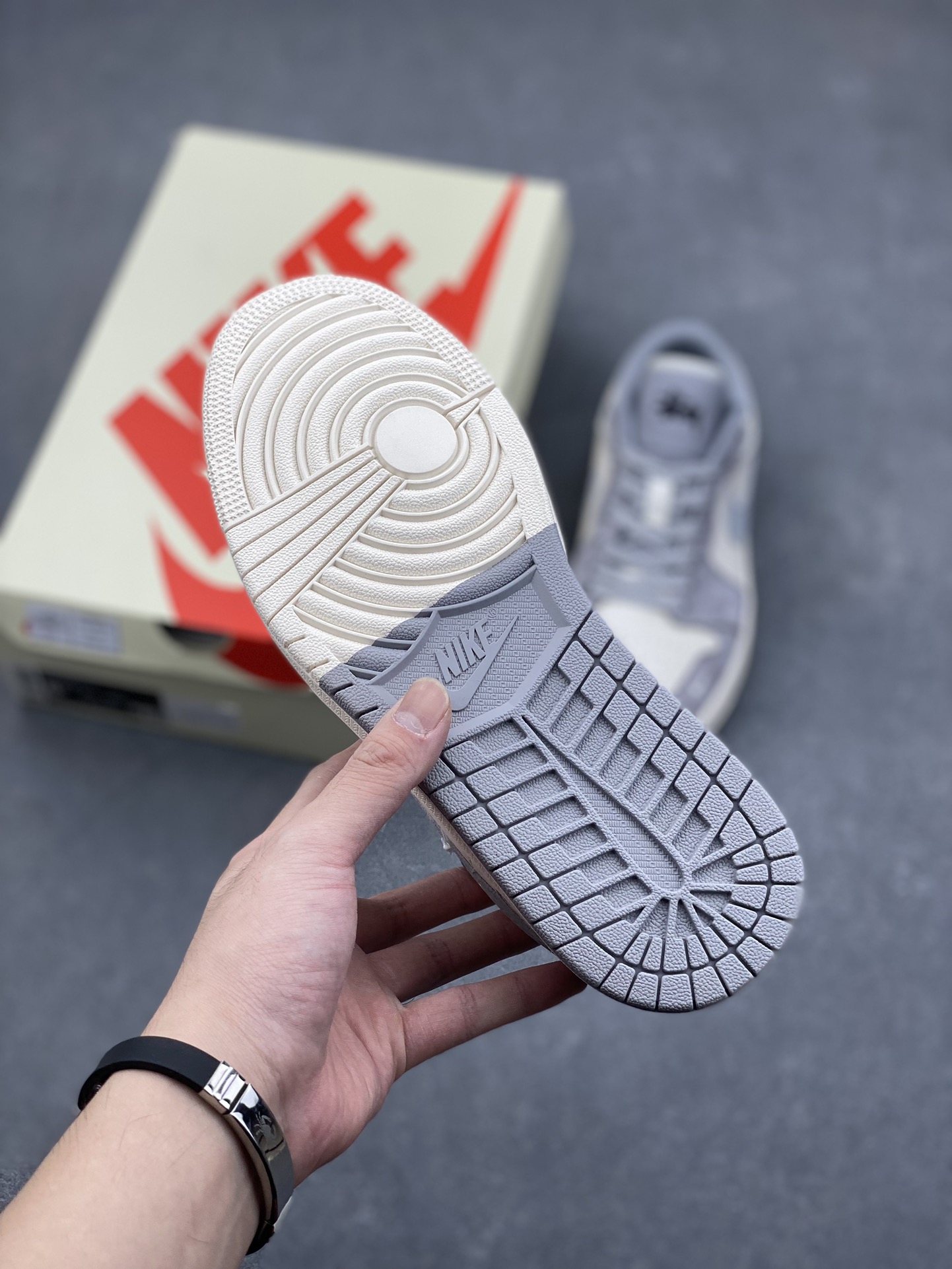 Nike Air Jordan 1 Low Stussy Collab 'Grey' 7 i1729968430 1241 3