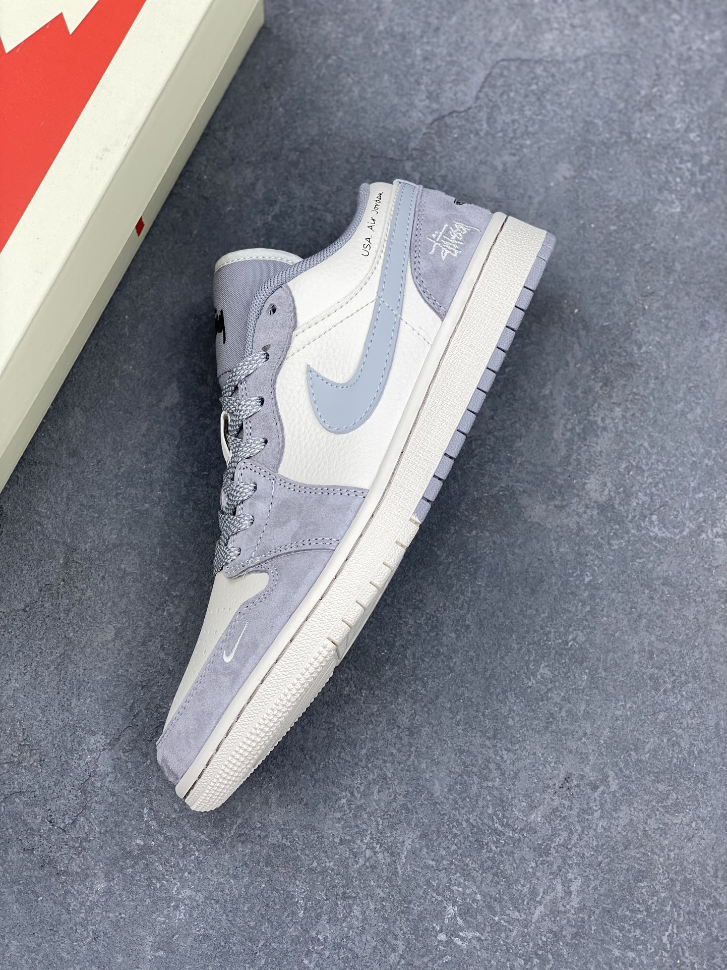 Nike Air Jordan 1 Low Stussy Collab 'Grey' 8 i1729968430 2916 5