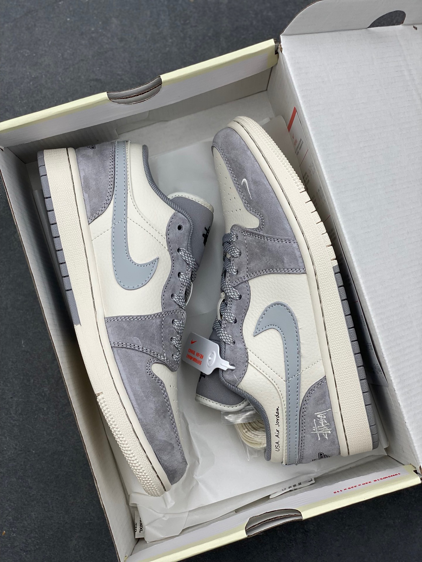 Nike Air Jordan 1 Low Stussy Collab 'Grey' 10 i1729968445 5876 0