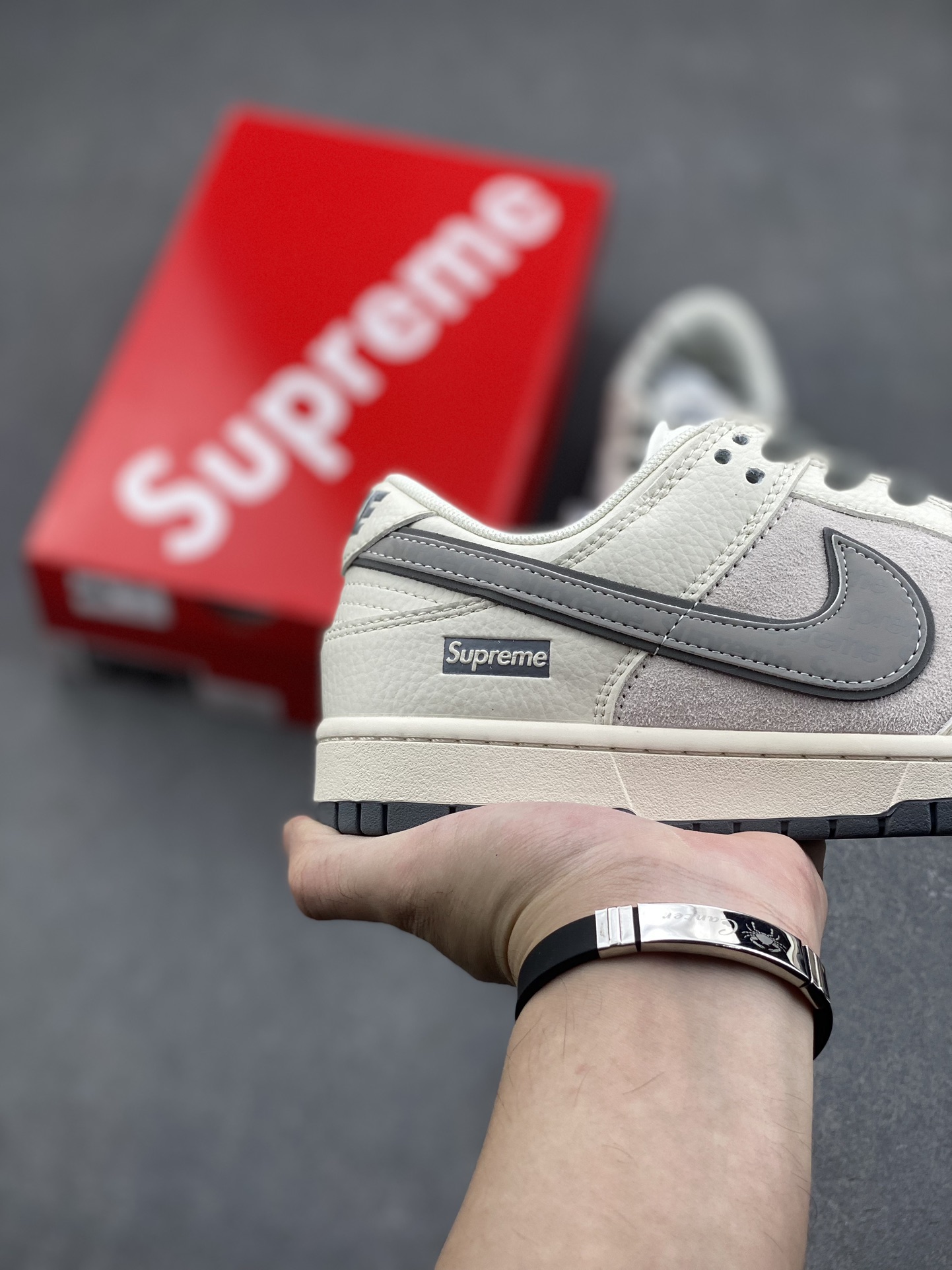 Nike SB Dunk Low Supreme - White/Grey Collaboration Sneakers 6 i1730050437 1189 5