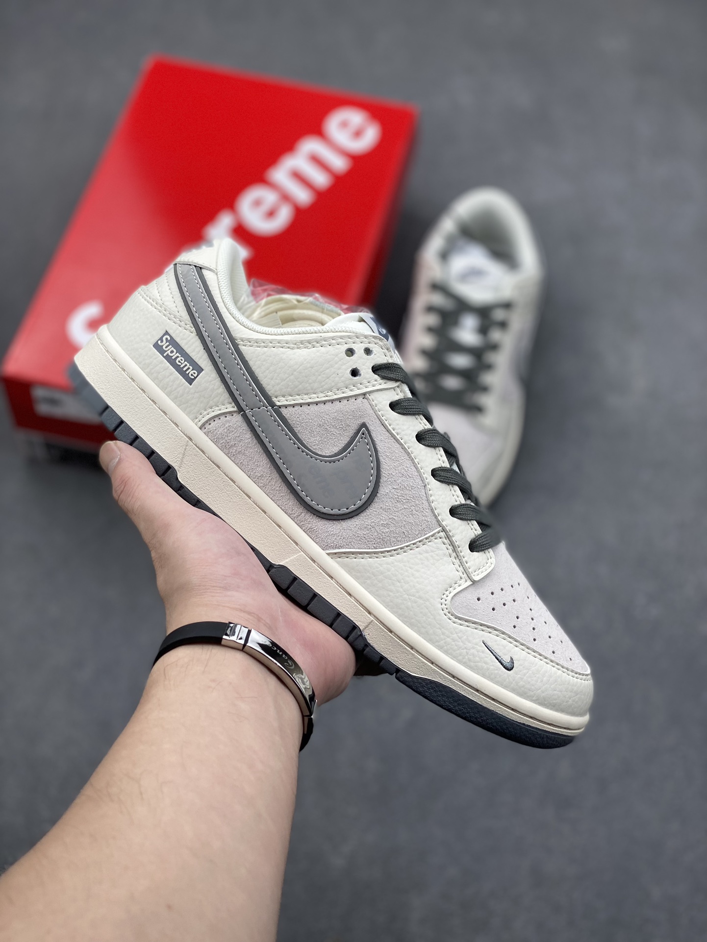 Nike SB Dunk Low Supreme - White/Grey Collaboration Sneakers 2 i1730050437 4165 1