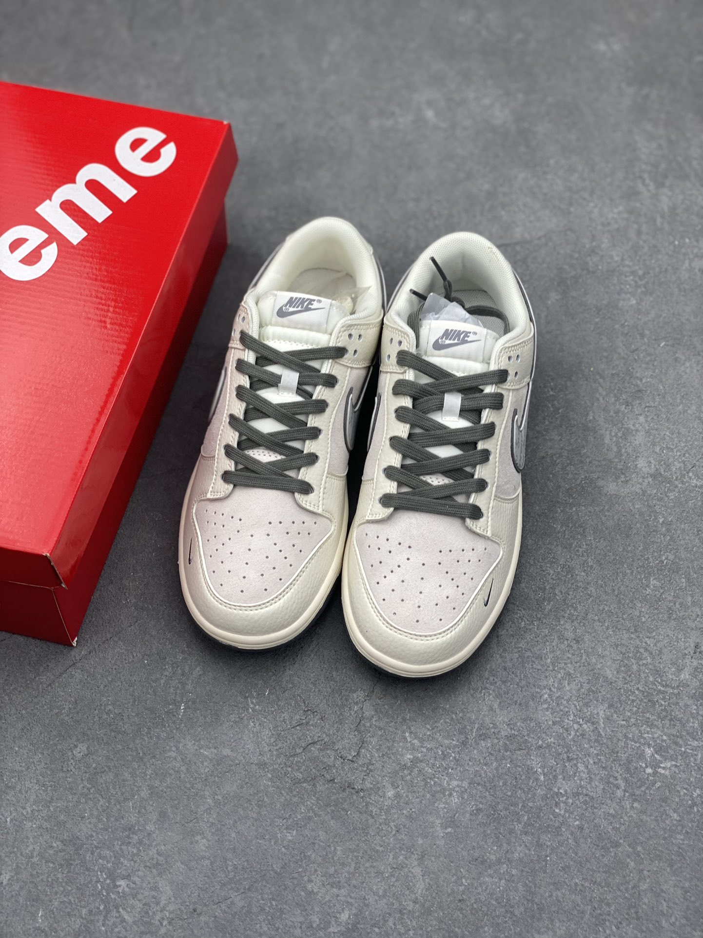 Nike SB Dunk Low Supreme - White/Grey Collaboration Sneakers 9 i1730050437 6330 8
