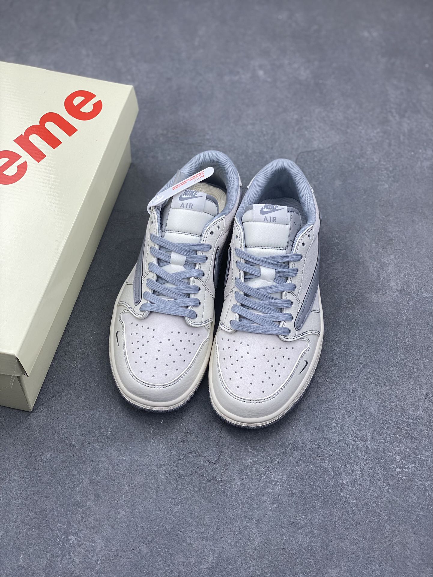 Travis Scott x Fragment Design x Air Jordan 1 Low OG Collab Sneakers 8 i1730318763 2388 0