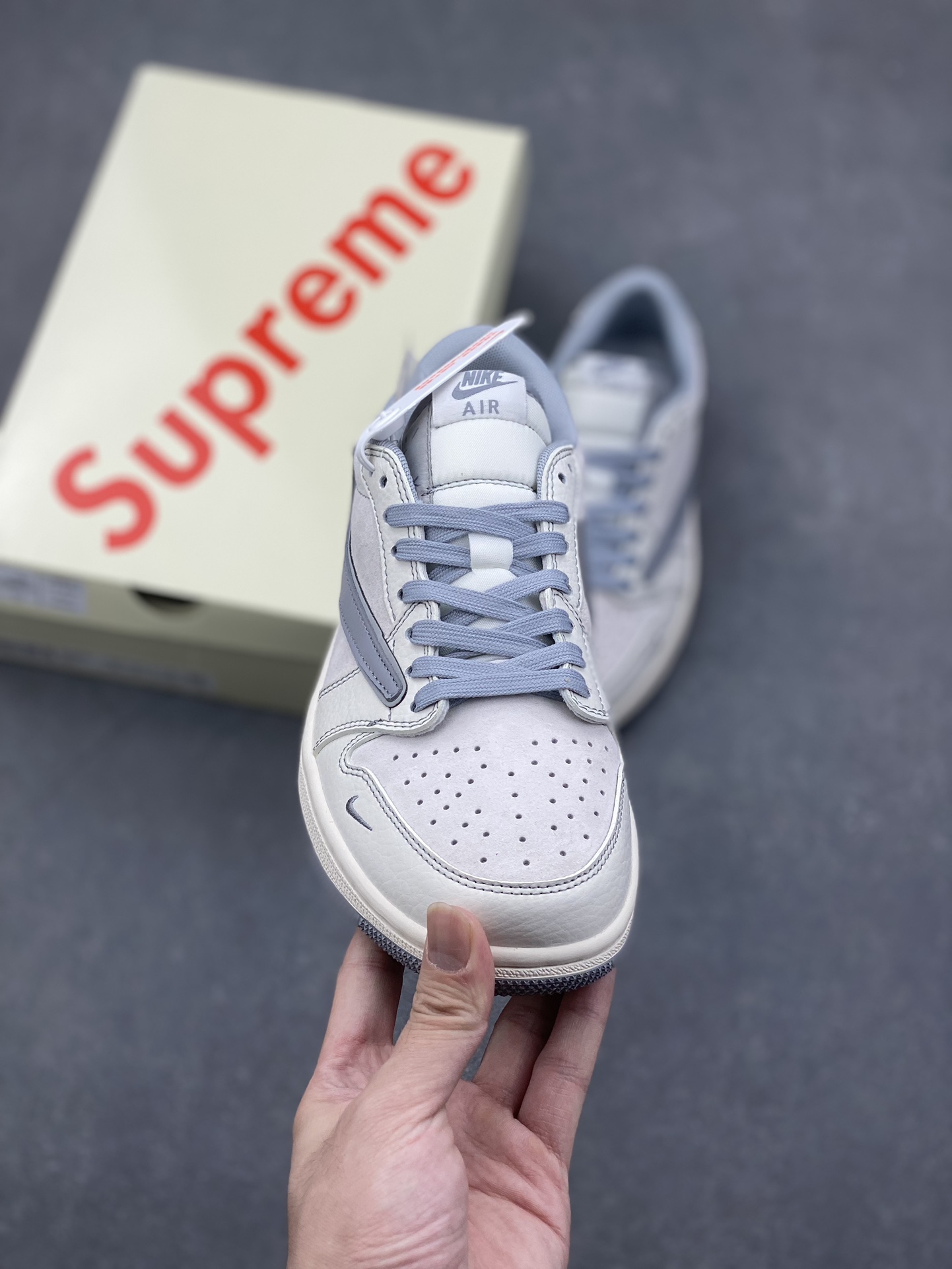 Travis Scott x Fragment Design x Air Jordan 1 Low OG Collab Sneakers 2 i1730318763 6740 3