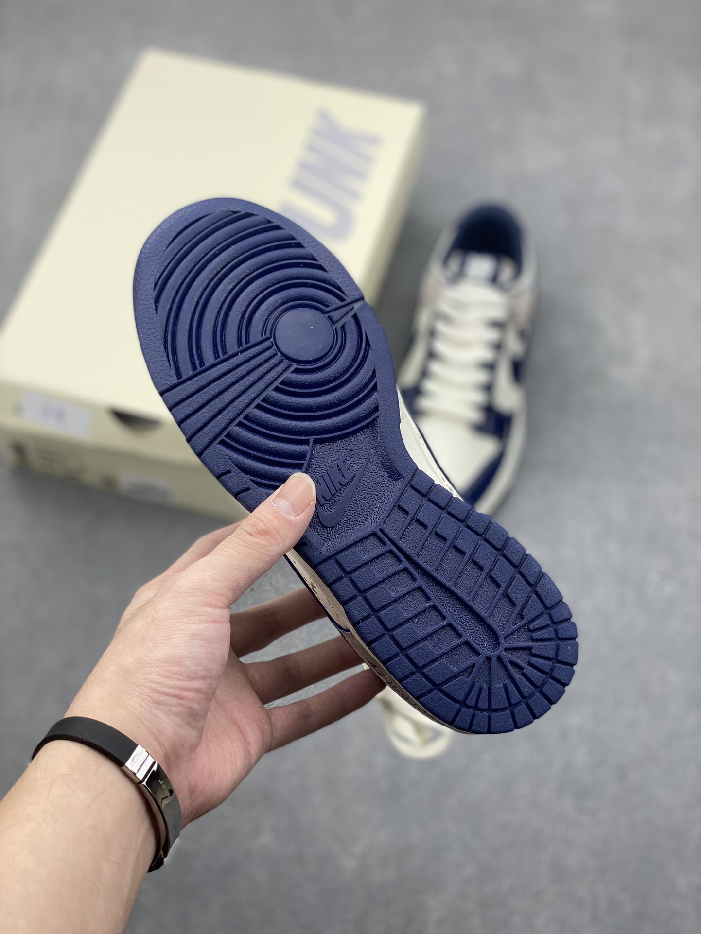 Nike SB Dunk Low Undefeated Collaboration - Navy Blue Splatter Sneakers 7 i1730398213 418 8