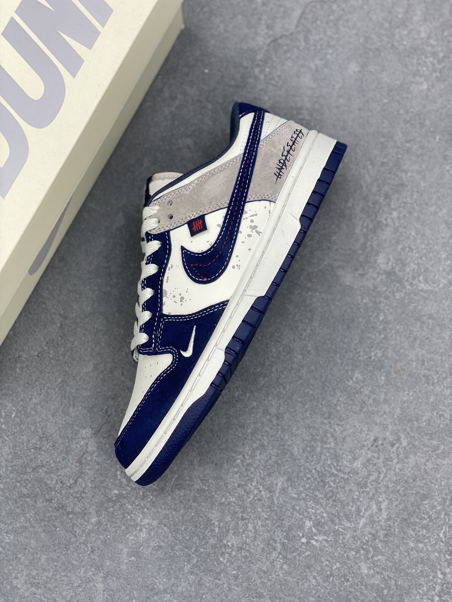 Nike SB Dunk Low Undefeated Collaboration - Navy Blue Splatter Sneakers 8 i1730398223 3926 0