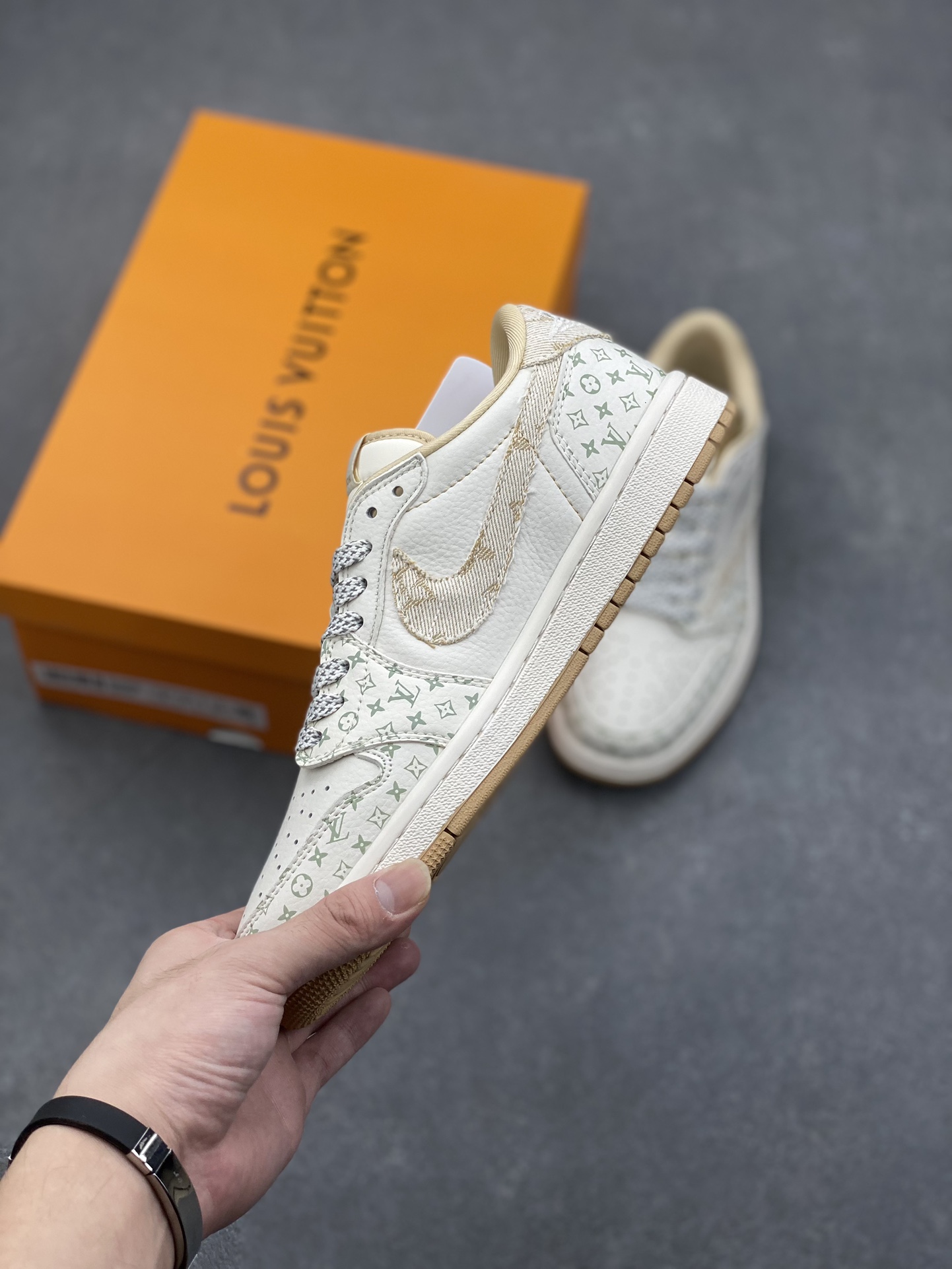 Travis Scott x Fragment Design x Louis Vuitton Air Jordan 1 Low 4 i1730398312 1918 6