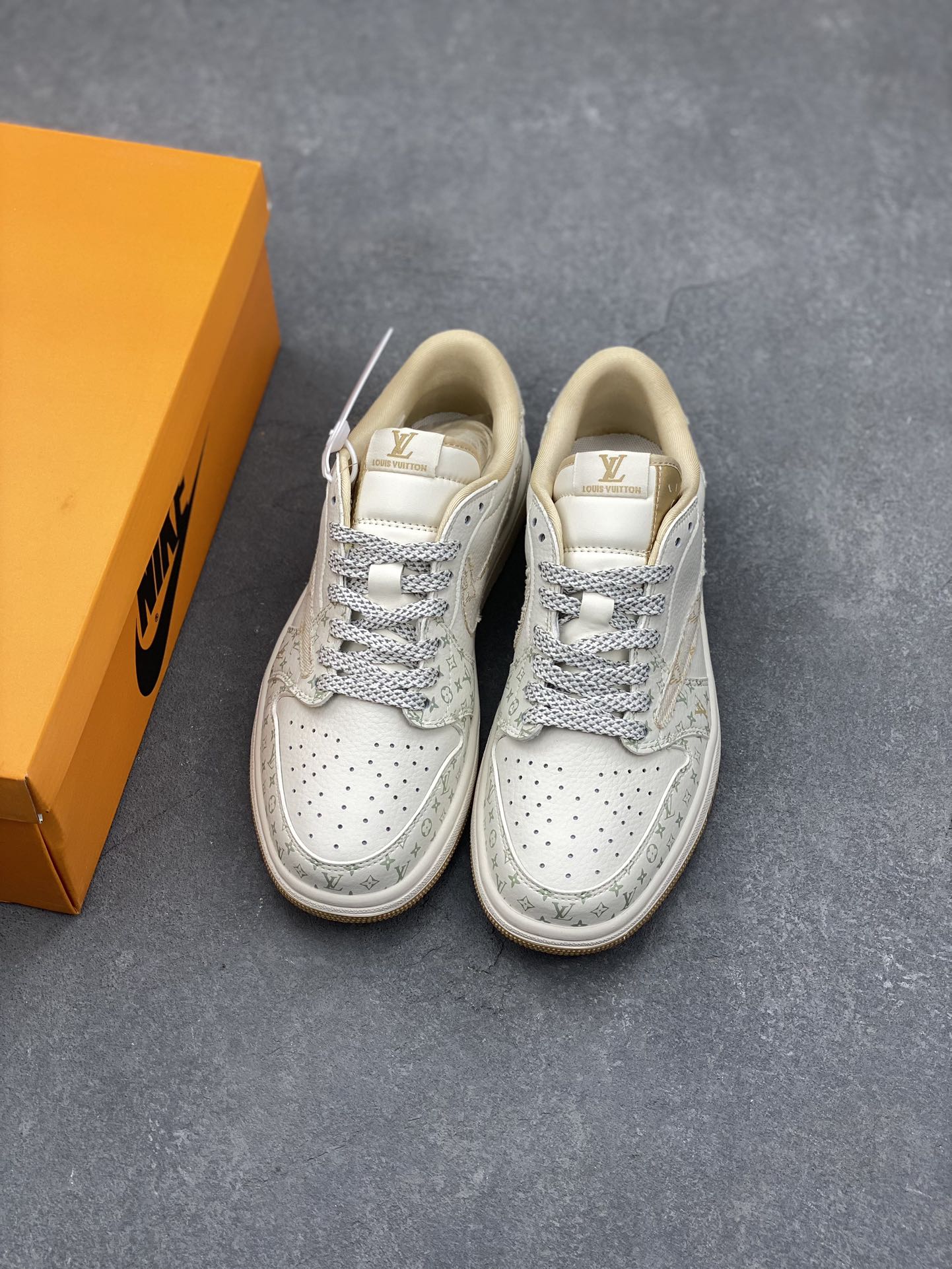 Travis Scott x Fragment Design x Louis Vuitton Air Jordan 1 Low 9 i1730398313 633 8