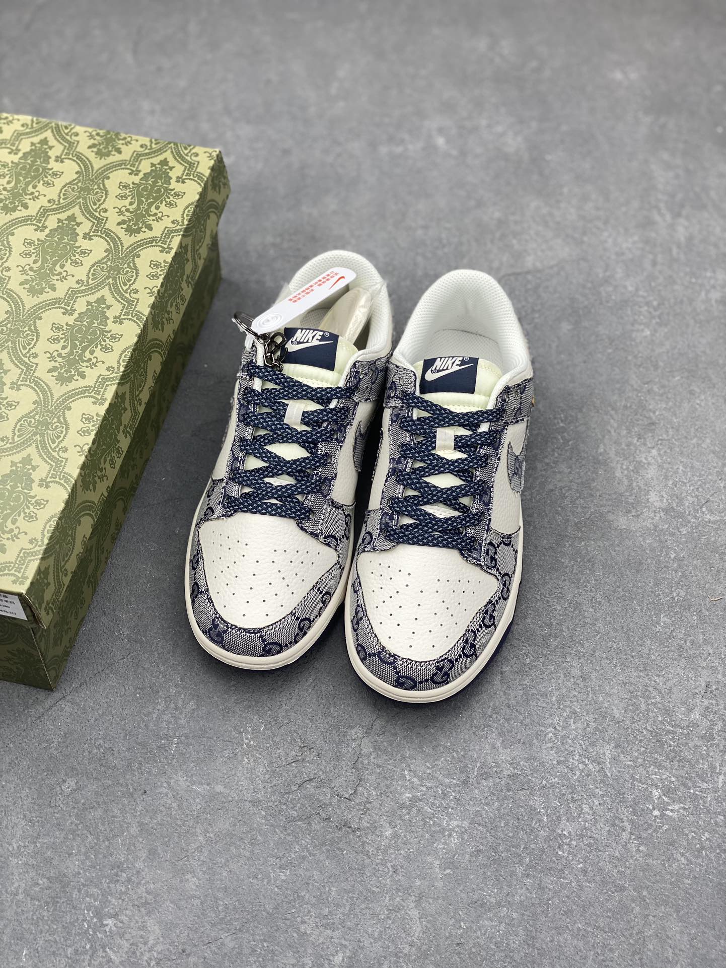 Nike SB Dunk Low Gucci Collaboration Casual Skateboarding Shoes 8 i1730398487 6119 6