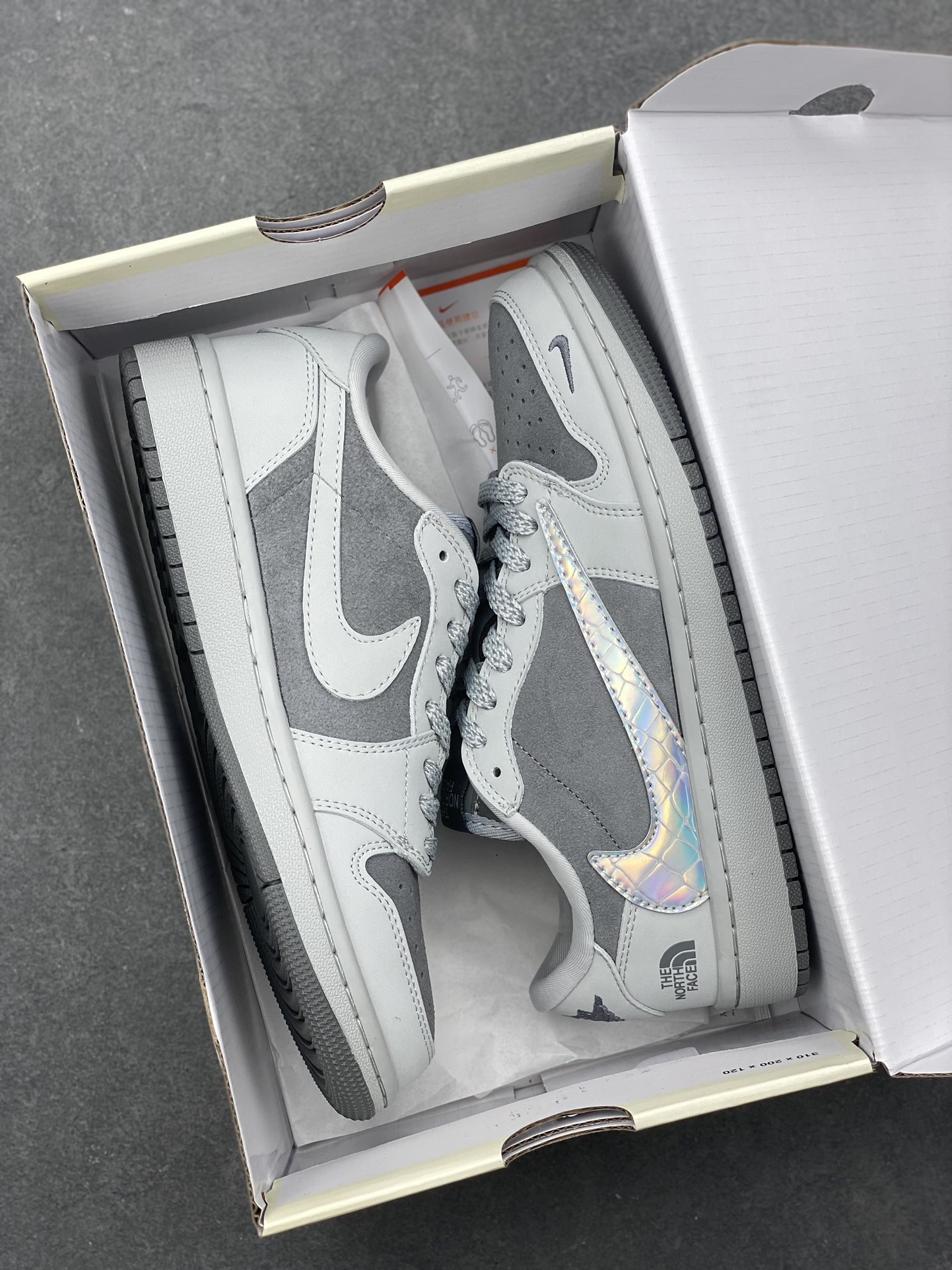 Travis Scott x Fragment Design x Nike Air Jordan 1 Low OG SP Sneakers 10 i1730477896 6859 8