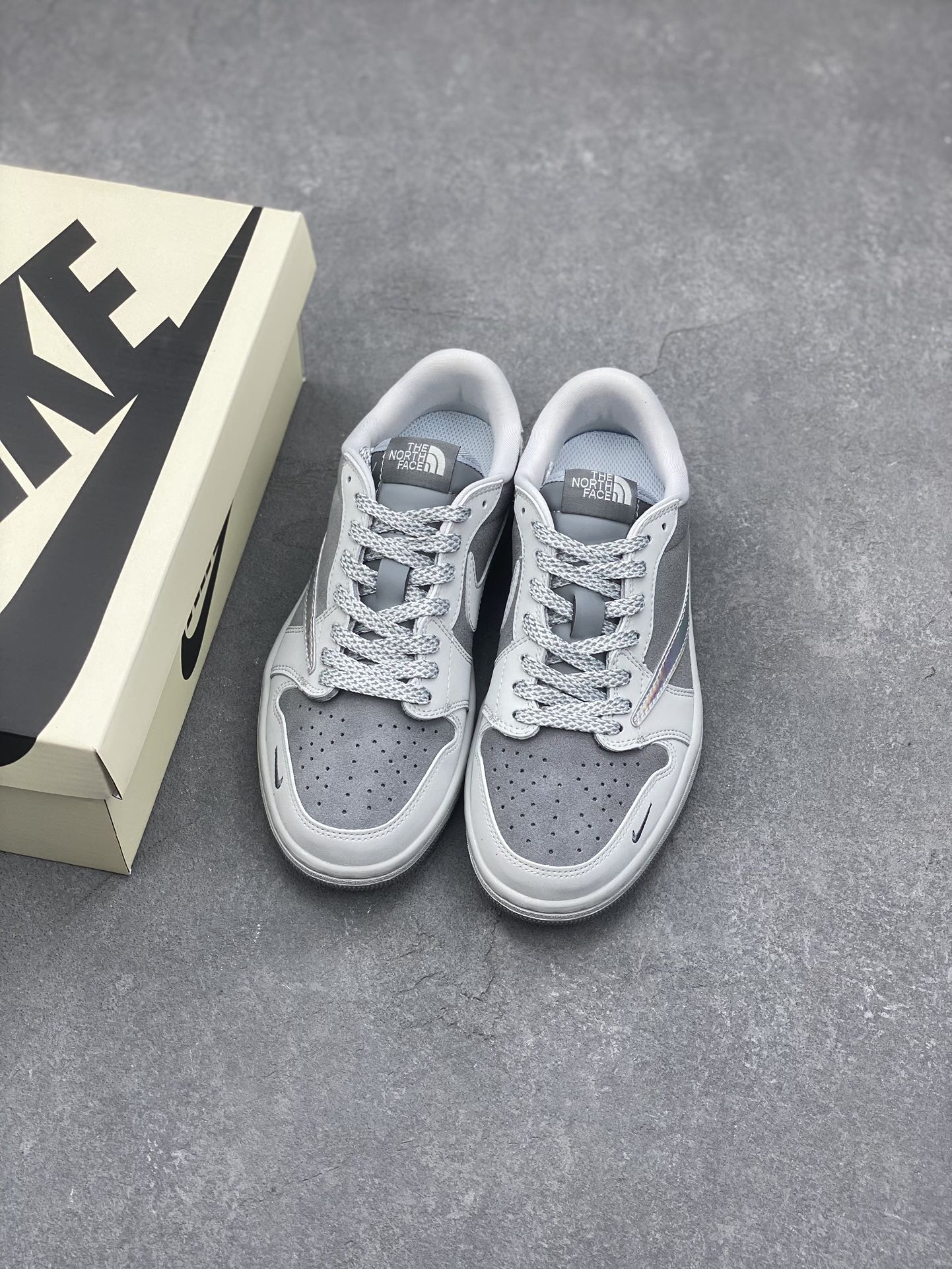 Travis Scott x Fragment Design x Nike Air Jordan 1 Low OG SP Sneakers 9 i1730477896 7739 7