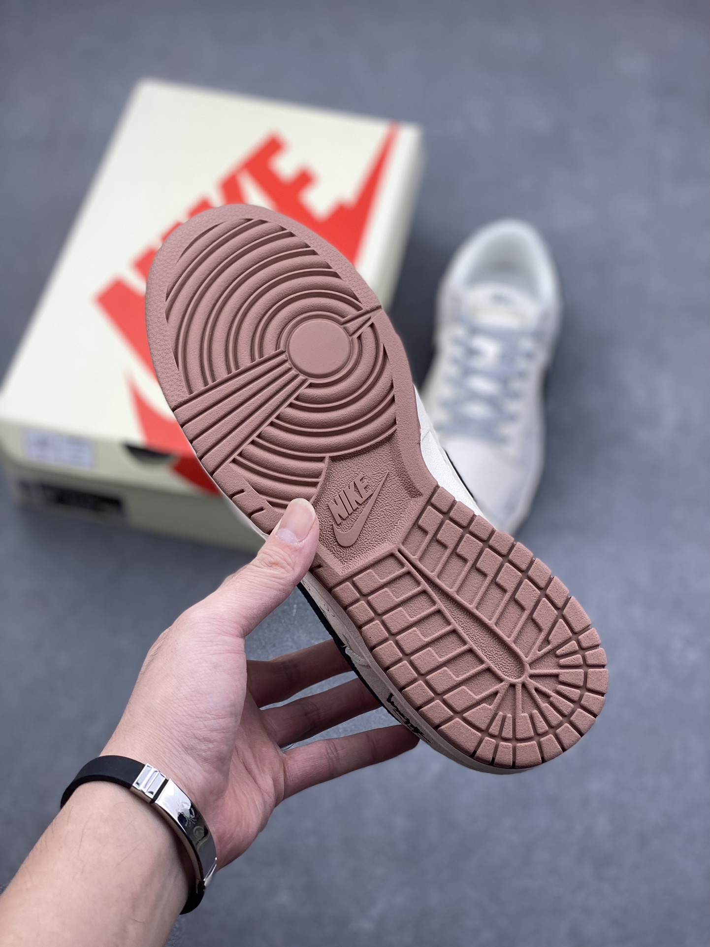 Nike SB Dunk Low Stussy Collab Gray Black Gum Sole Anniversary Edition 7 i1730651283 5019 7