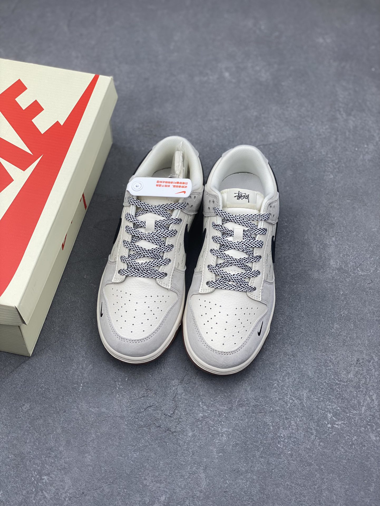 Nike SB Dunk Low Stussy Collab Gray Black Gum Sole Anniversary Edition 9 i1730651283 7145 8