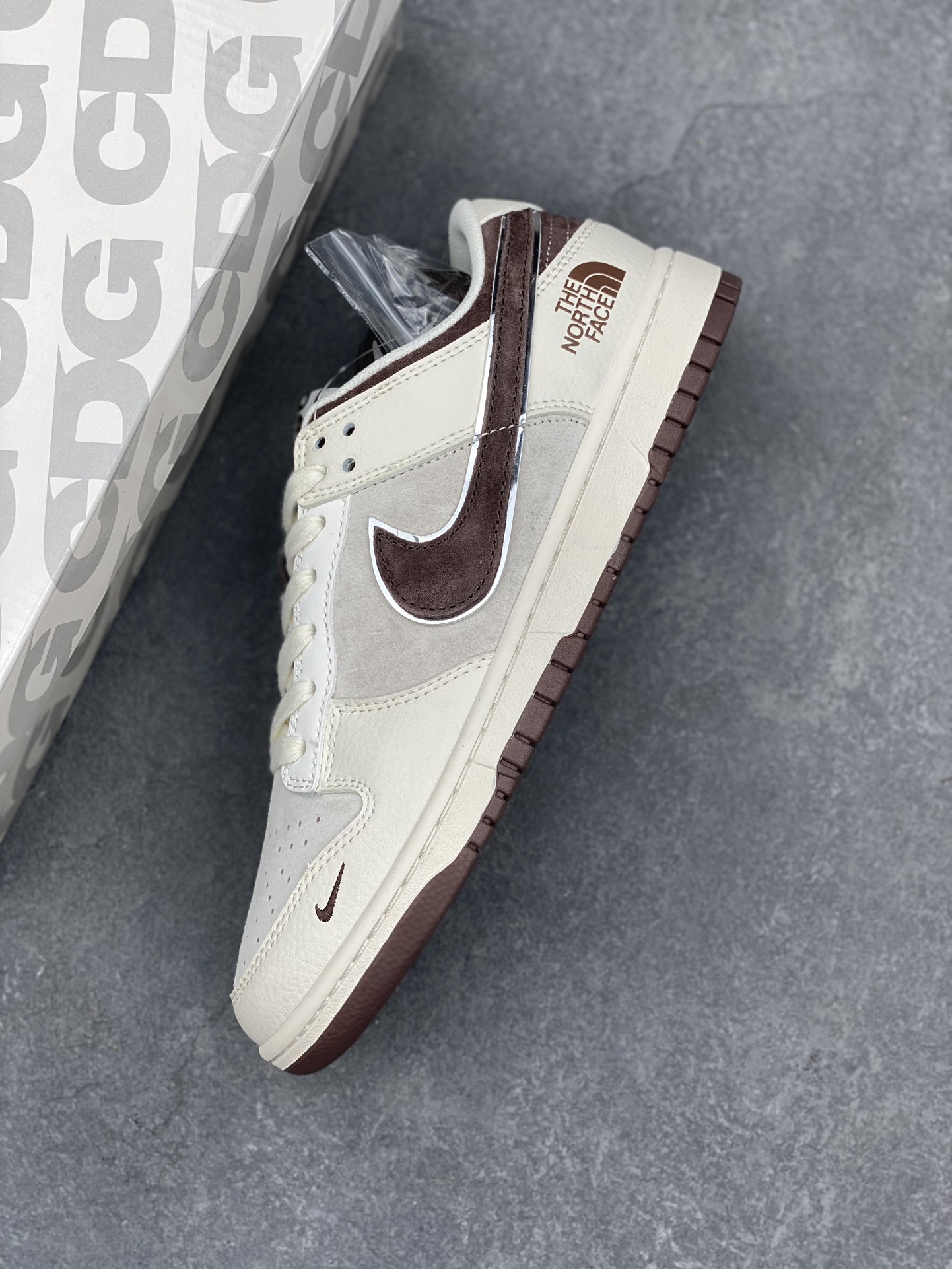 Nike SB Dunk Low The North Face Custom Sneakers - Brown & Beige 7 i1730651471 1005 3