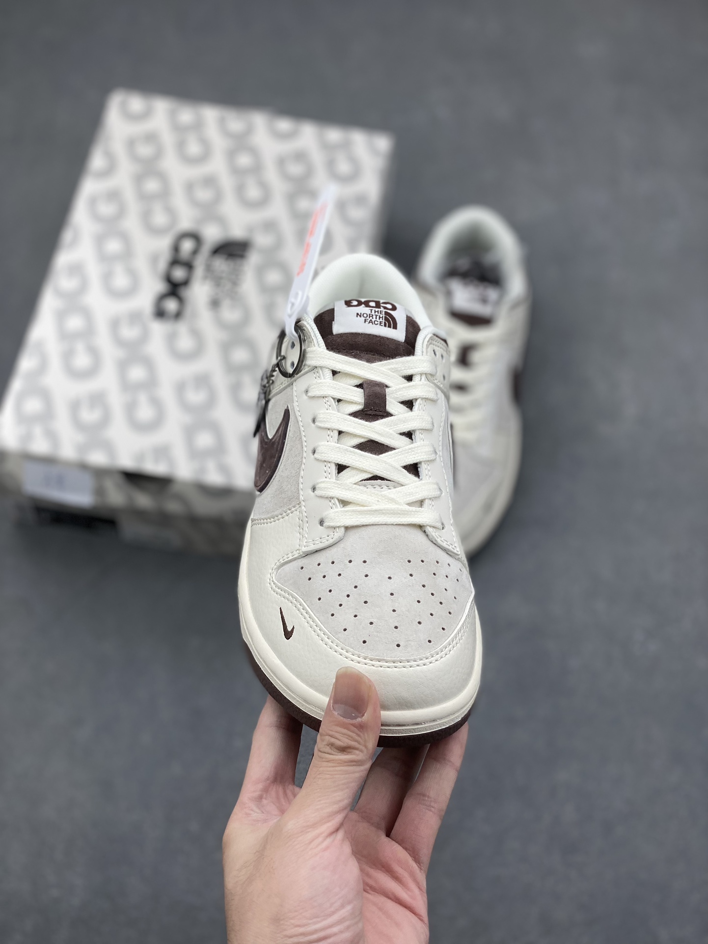 Nike SB Dunk Low The North Face Custom Sneakers - Brown & Beige 2 i1730651472 4132 8