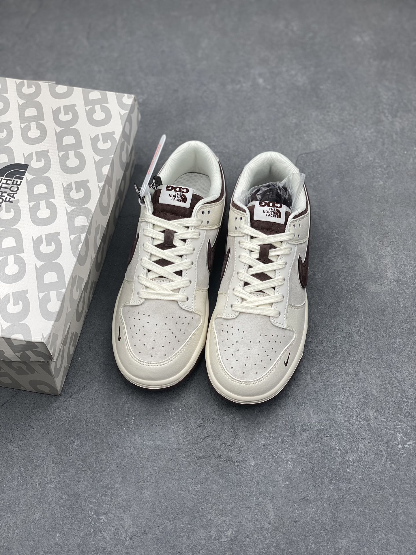 Nike SB Dunk Low The North Face Custom Sneakers - Brown & Beige 8 i1730651472 4158 5