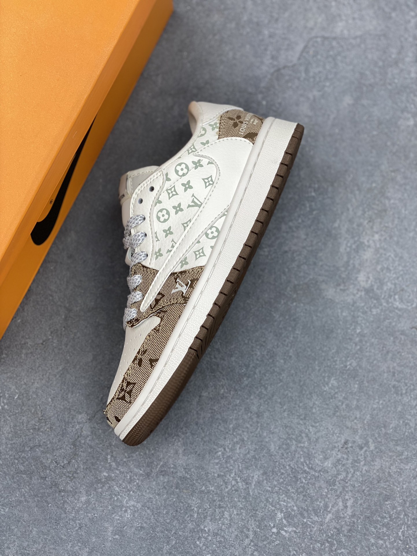 Travis Scott x Fragment Design x Jordan 1 Low OG SP Louis Vuitton 8 i1730741072 3311 5