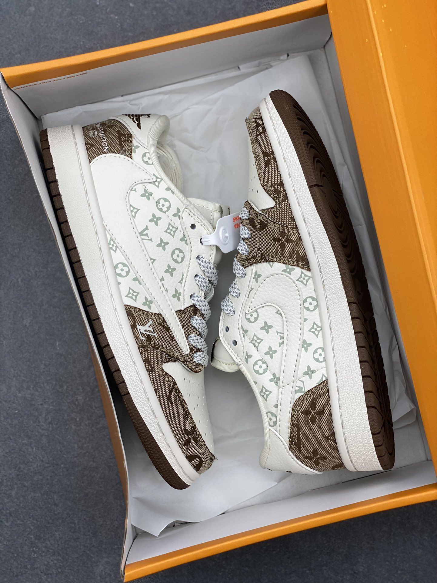 Travis Scott x Fragment Design x Jordan 1 Low OG SP Louis Vuitton 10 i1730741072 3507 8