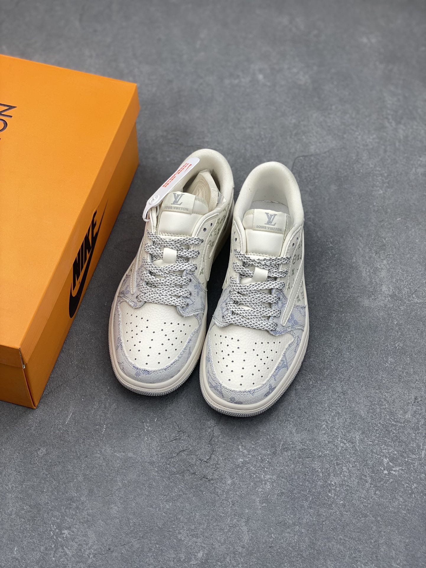 Louis Vuitton x Travis Scott Air Jordan 1 Low "Washed Blue Denim" 9 i1730925378 3580 7