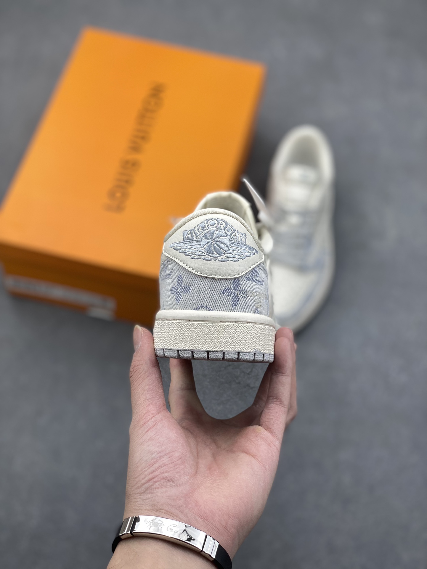Louis Vuitton x Travis Scott Air Jordan 1 Low "Washed Blue Denim" 5 i1730925378 4237 3