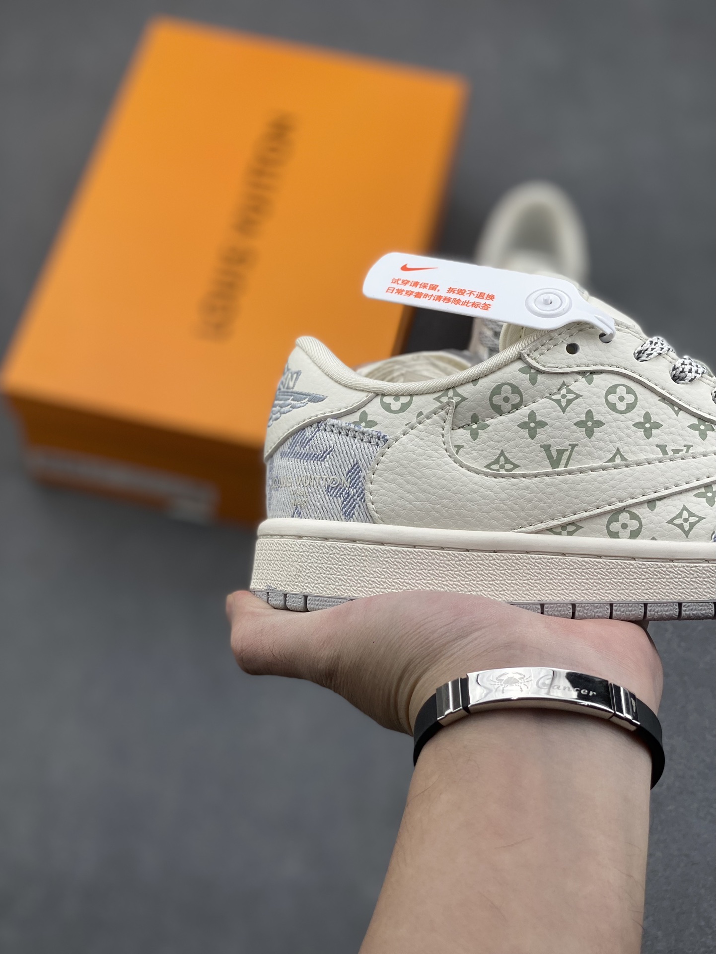 Louis Vuitton x Travis Scott Air Jordan 1 Low "Washed Blue Denim" 6 i1730925378 4549 5