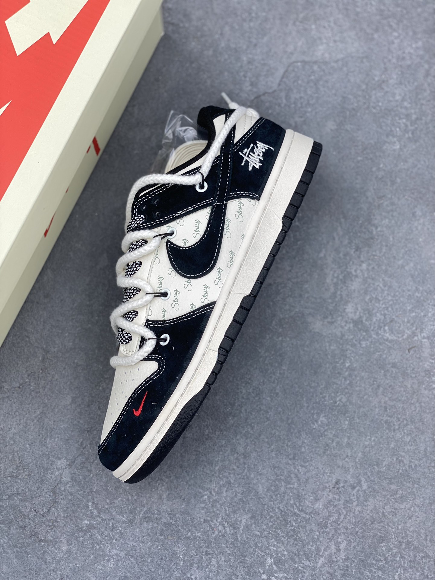 Nike SB Dunk Low Stussy Collab Anniversary Edition Custom Sneakers 8 i1730925928 7172 7