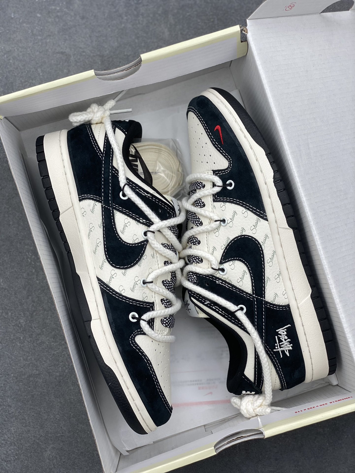 Nike SB Dunk Low Stussy Collab Anniversary Edition Custom Sneakers 10 i1730925928 8210 3