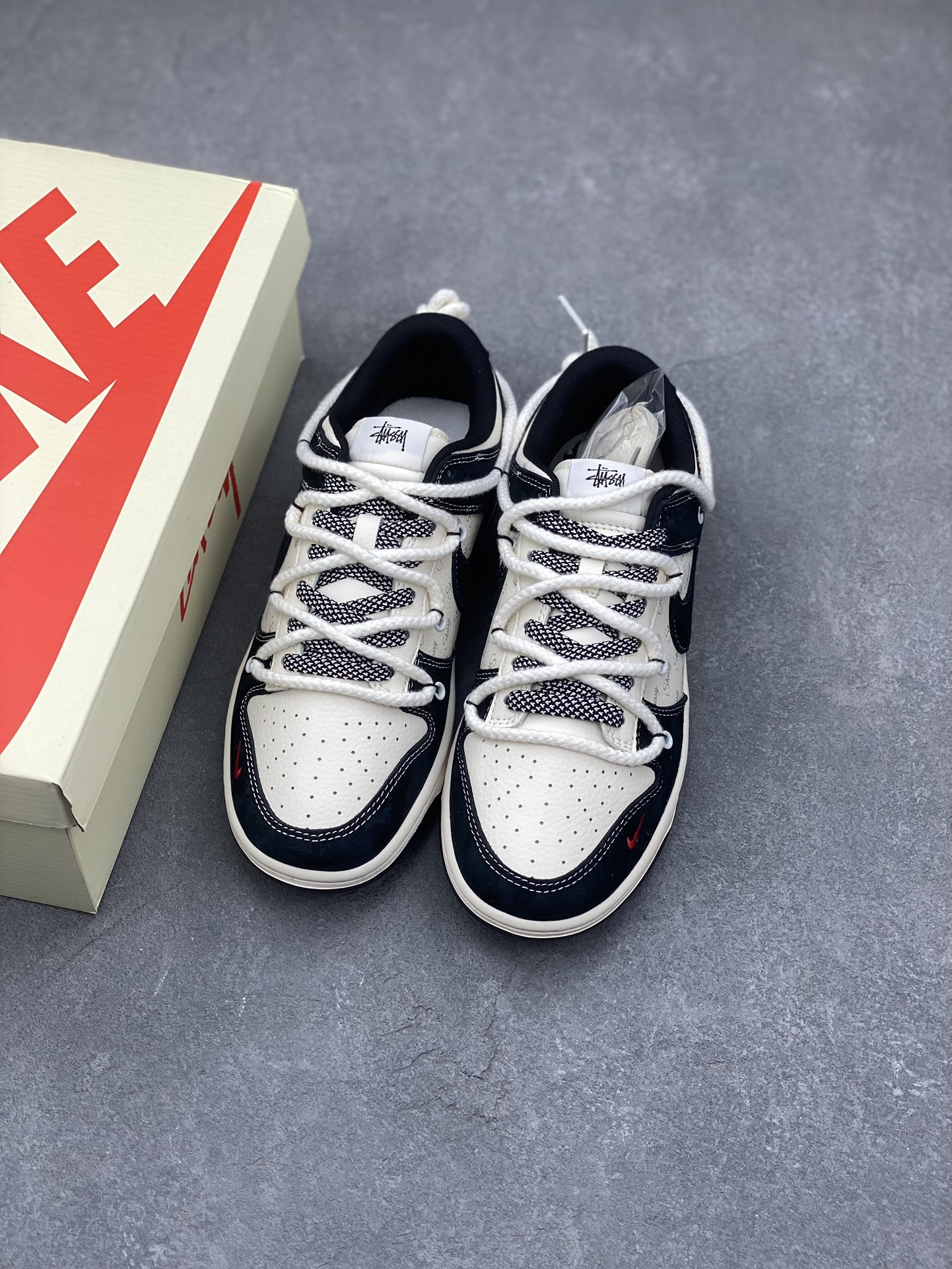 Nike SB Dunk Low Stussy Collab Anniversary Edition Custom Sneakers 9 i1730925937 9412 0