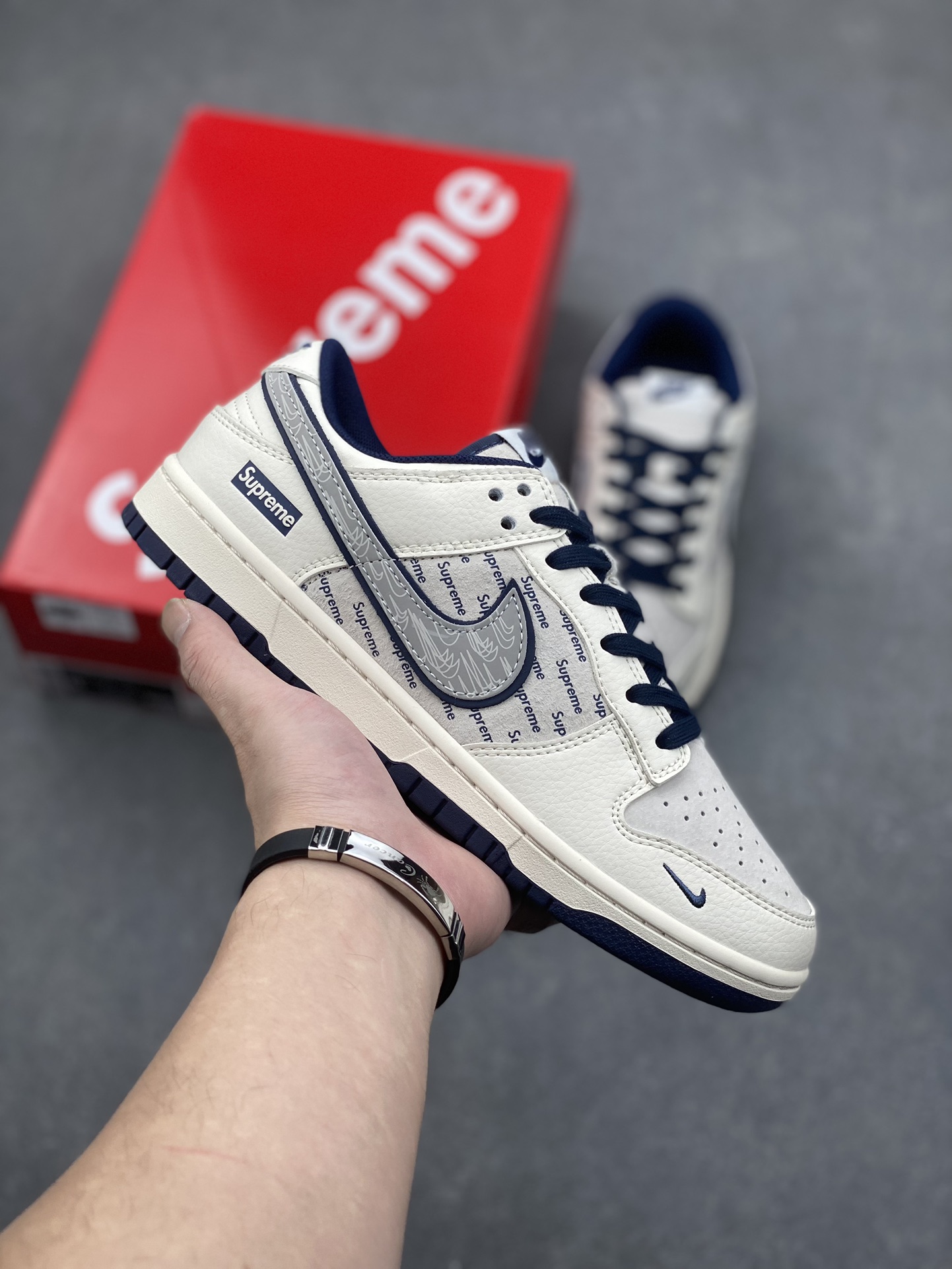 Nike SB Dunk Low Supreme Collab White/Navy Low-Top Skateboarding Shoes 2 i1731085787 1019 0