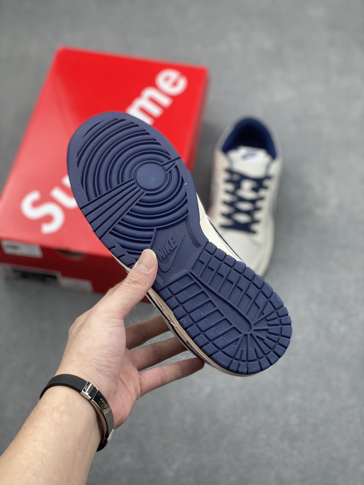 Nike SB Dunk Low Supreme Collab White/Navy Low-Top Skateboarding Shoes 7 i1731085787 2093 1